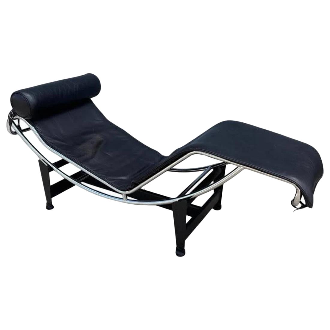 Cassina chaise longue LC4 peau de vache noir firmata " Le Corbusier ", firmata 1988 in vendita