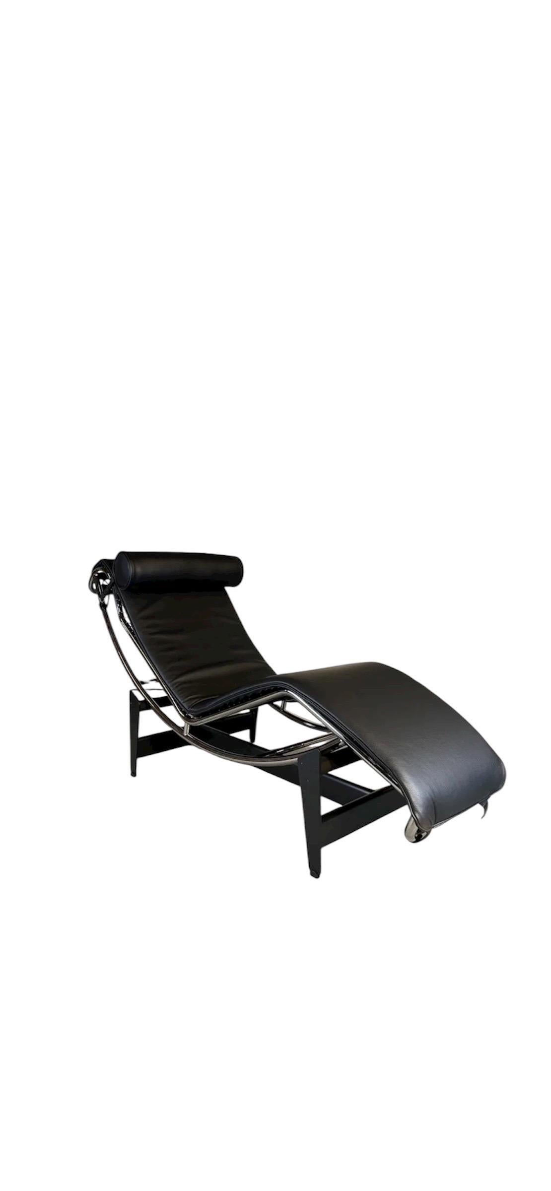 Mid-Century Modern Cassina chaise longue LC4 signe 