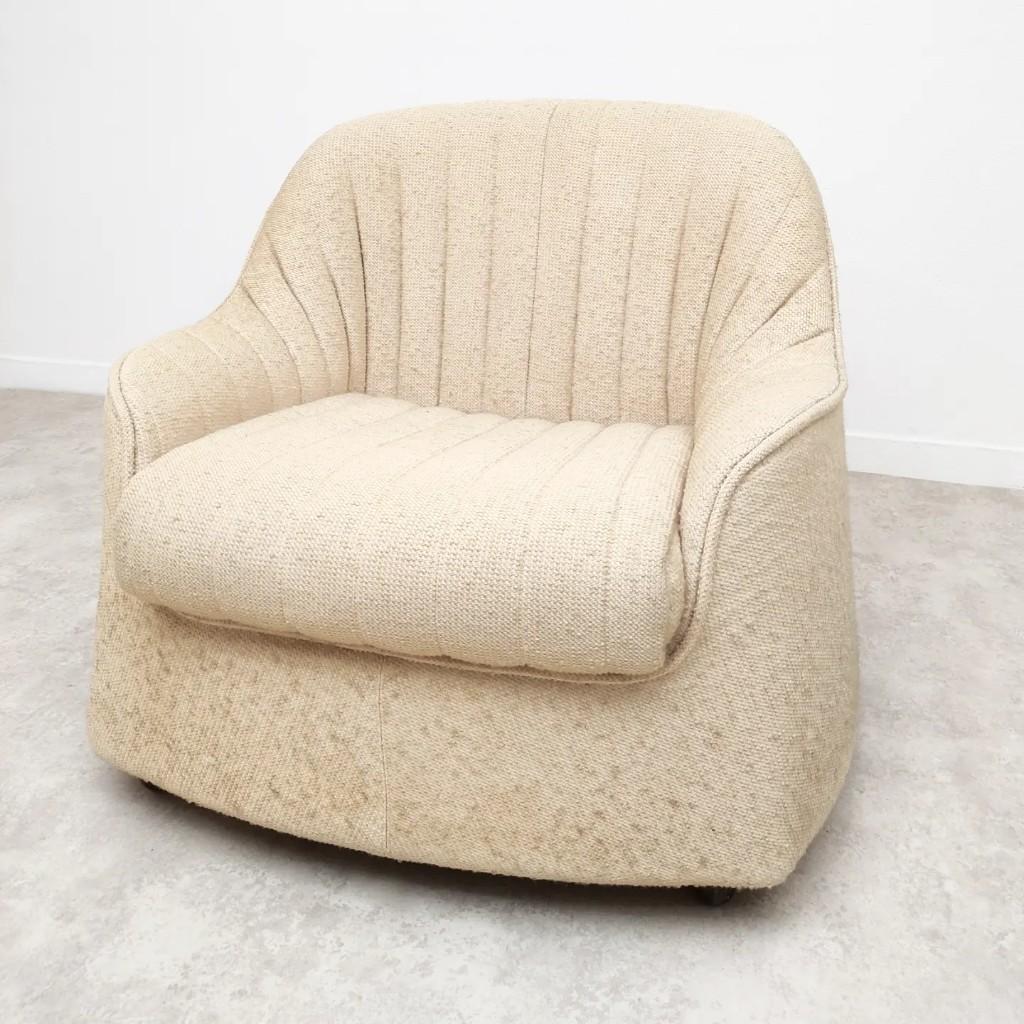 Der Ciprea-Stuhl ist ein von dem Meisterduo Afra und Tobia Scarpa für Cassina entworfener Klubsessel, eine Ikone, die sich heute in den ständigen Sammlungen des MoMA und des Maas Powerhouse Design befindet.

Der Ciprea-Stuhl verfügt über