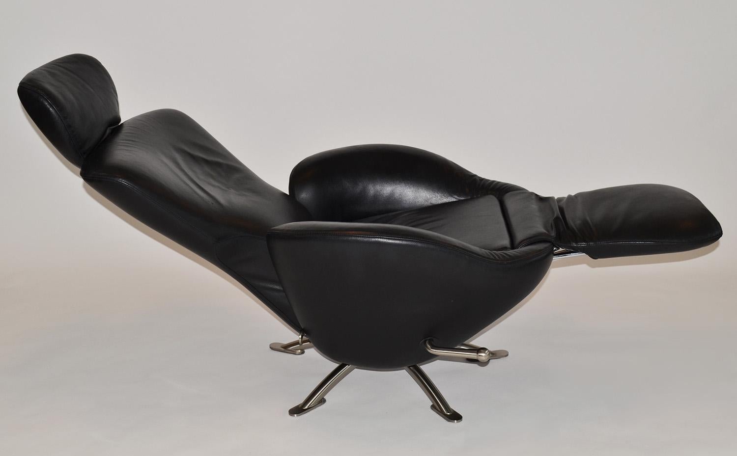 Contemporary Cassina Dodo Black Leather Recliner Armchair Lounge Italy 2000s