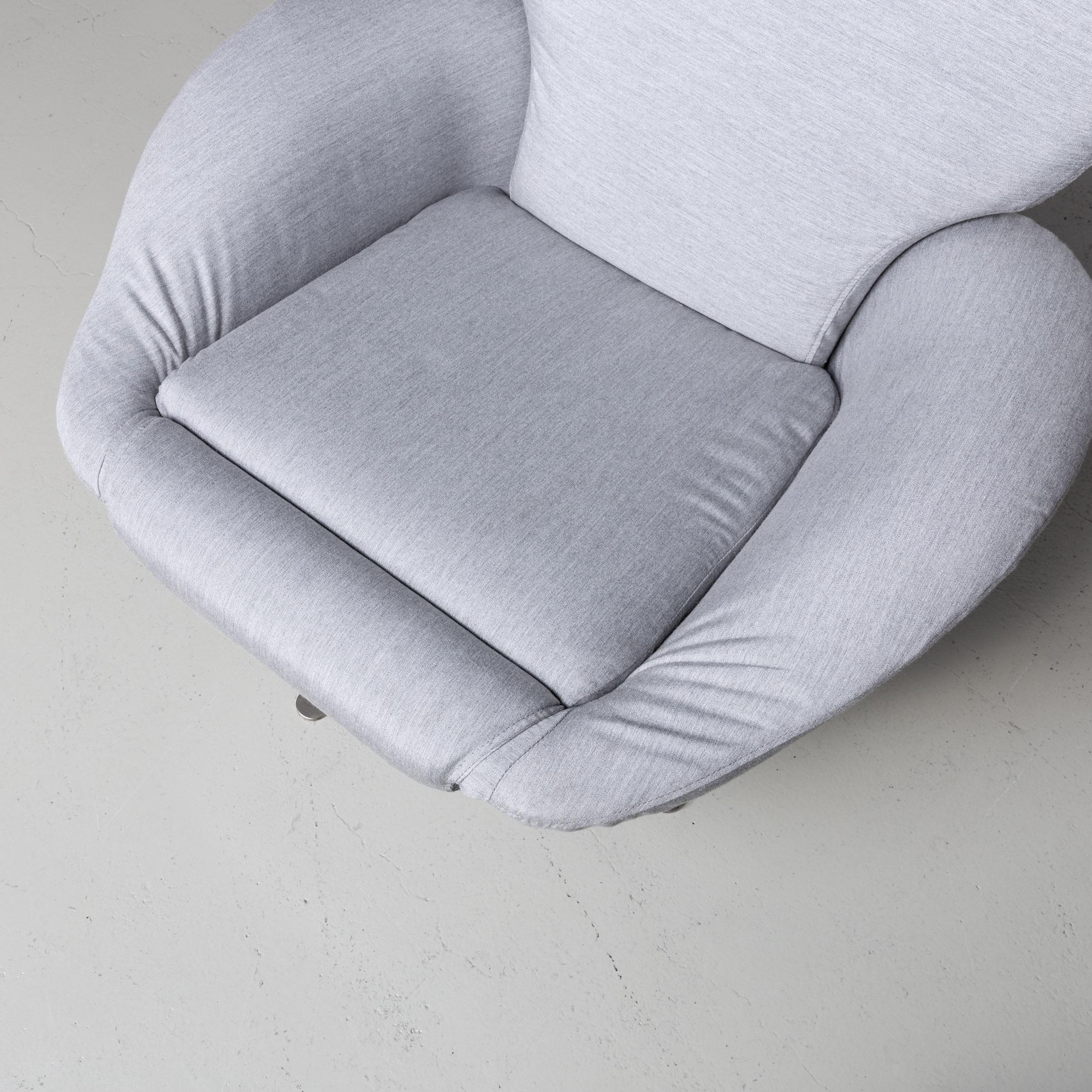 Cassina Dodo Grey fabric Armchair Chair Relax by Toshiyuki Kita In Good Condition For Sale In Cologne, DE