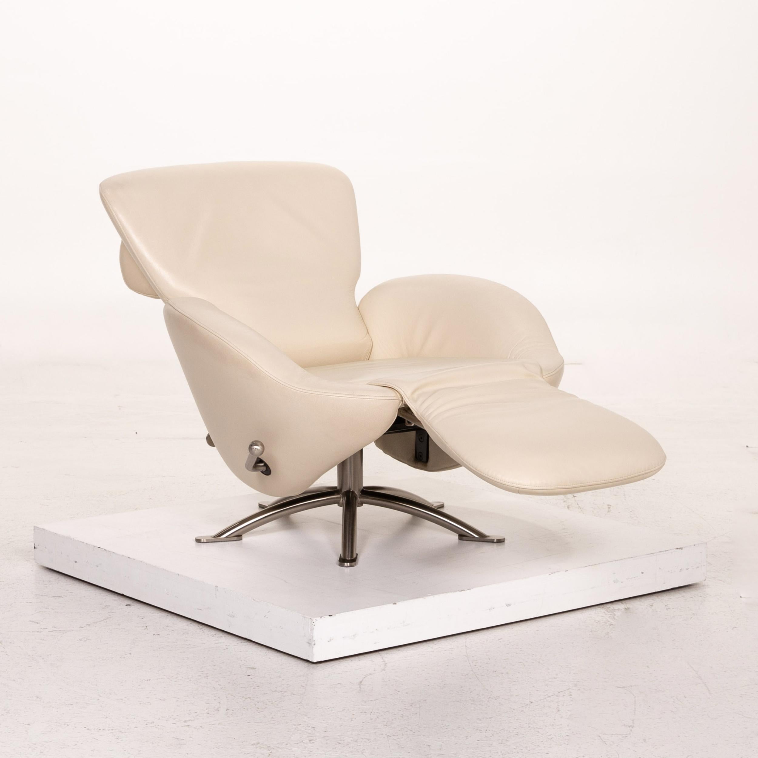 Modern Cassina Dodo Leather Armchair Cream Relax Function Function Relax Armchair For Sale
