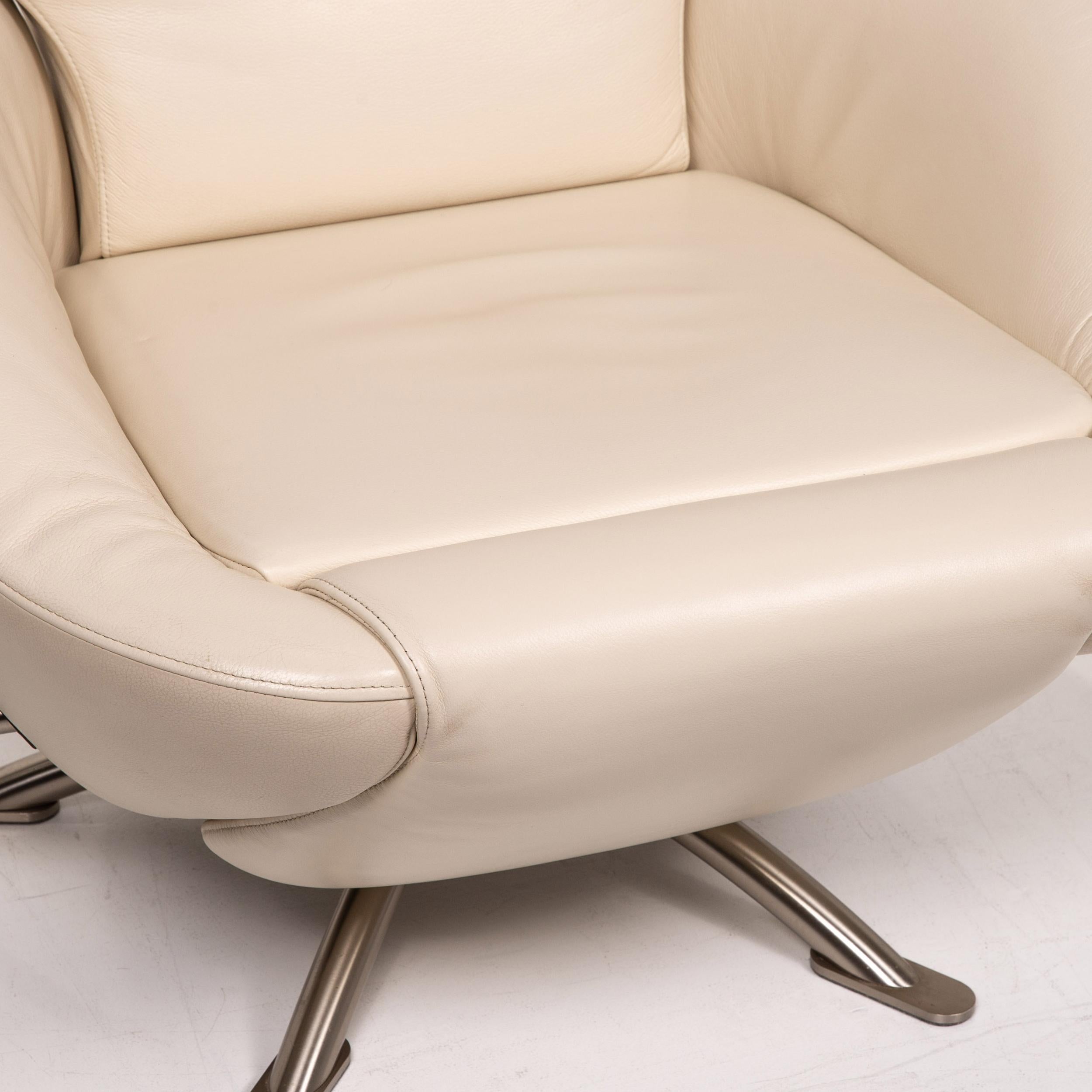 Italian Cassina Dodo Leather Armchair Cream Relax Function Function Relax Armchair For Sale