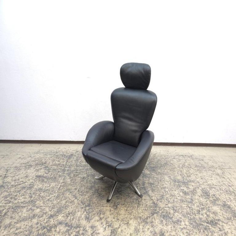 Cassina Dodo Lounge-Sessel von Toshiyuki Kita – Schwarzes Leder, Top-Zustand

Entworfen von dem renommierten japanischen Designer Toshiyuki Kita im Jahr 2000 und produziert von Cassina, verkörpert dieser Dodo Sessel höchste Handwerkskunst,
