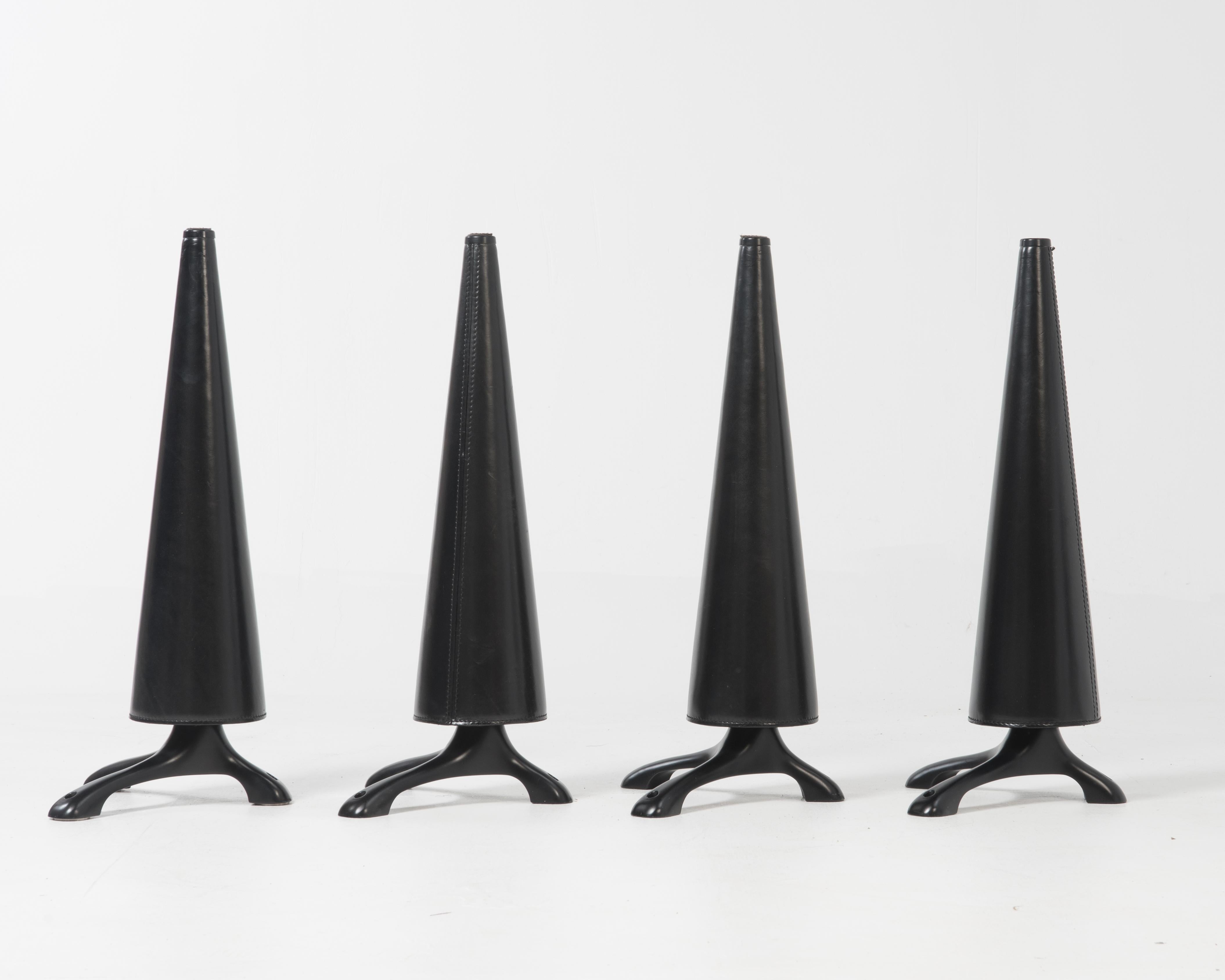 Postmoderne Cassina Isao Hosoe Modèle Oskar ou Oscar, pieds de table en cuir 3d en vente