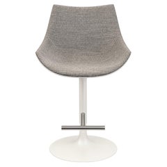 Cassina – moderner italienischer, grauer, gepolsterter Barhocker mit Drehfunktion und weißem Säulenfuß