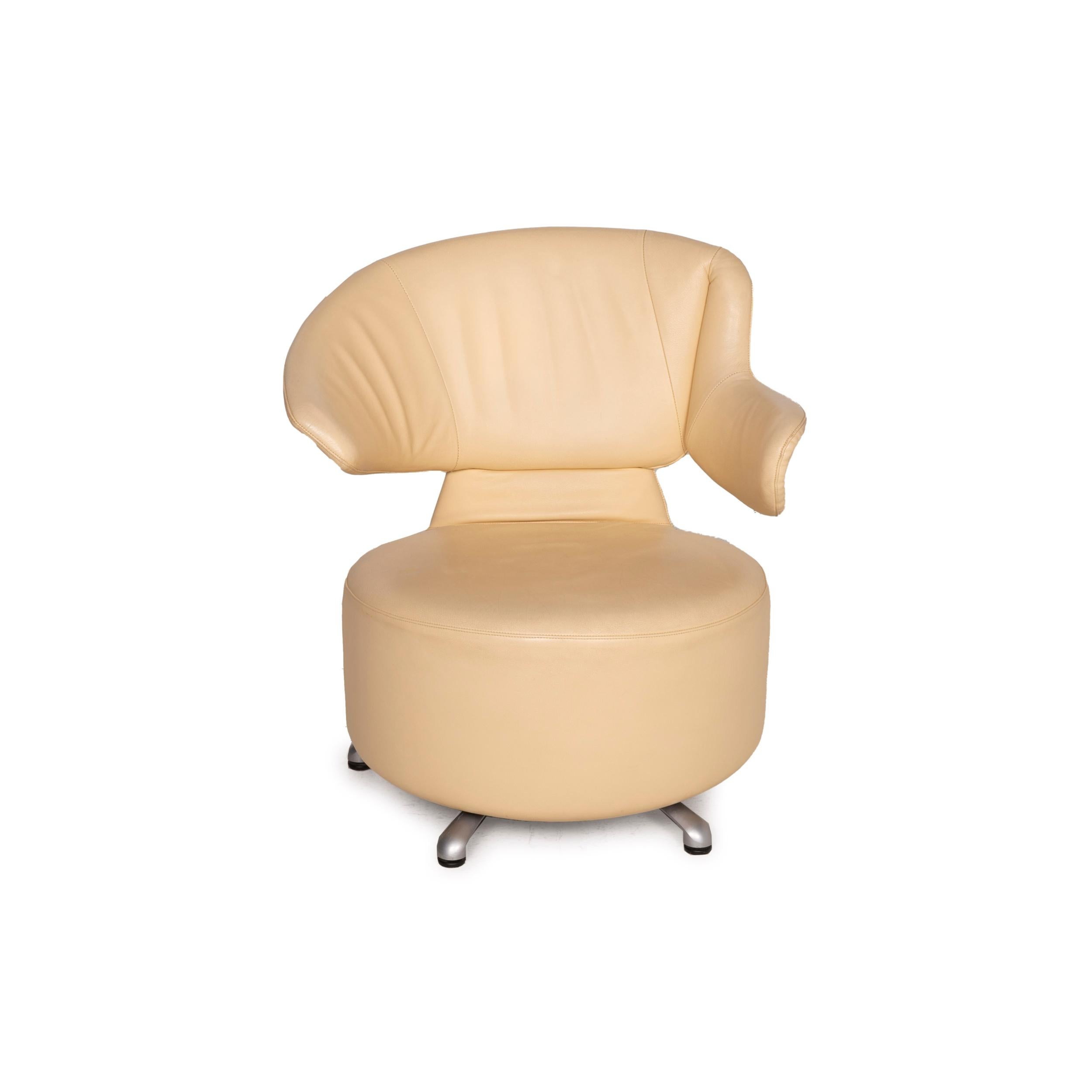 Cassina K06 Aki Biki Canta Leather Armchair Cream In Good Condition For Sale In Cologne, DE