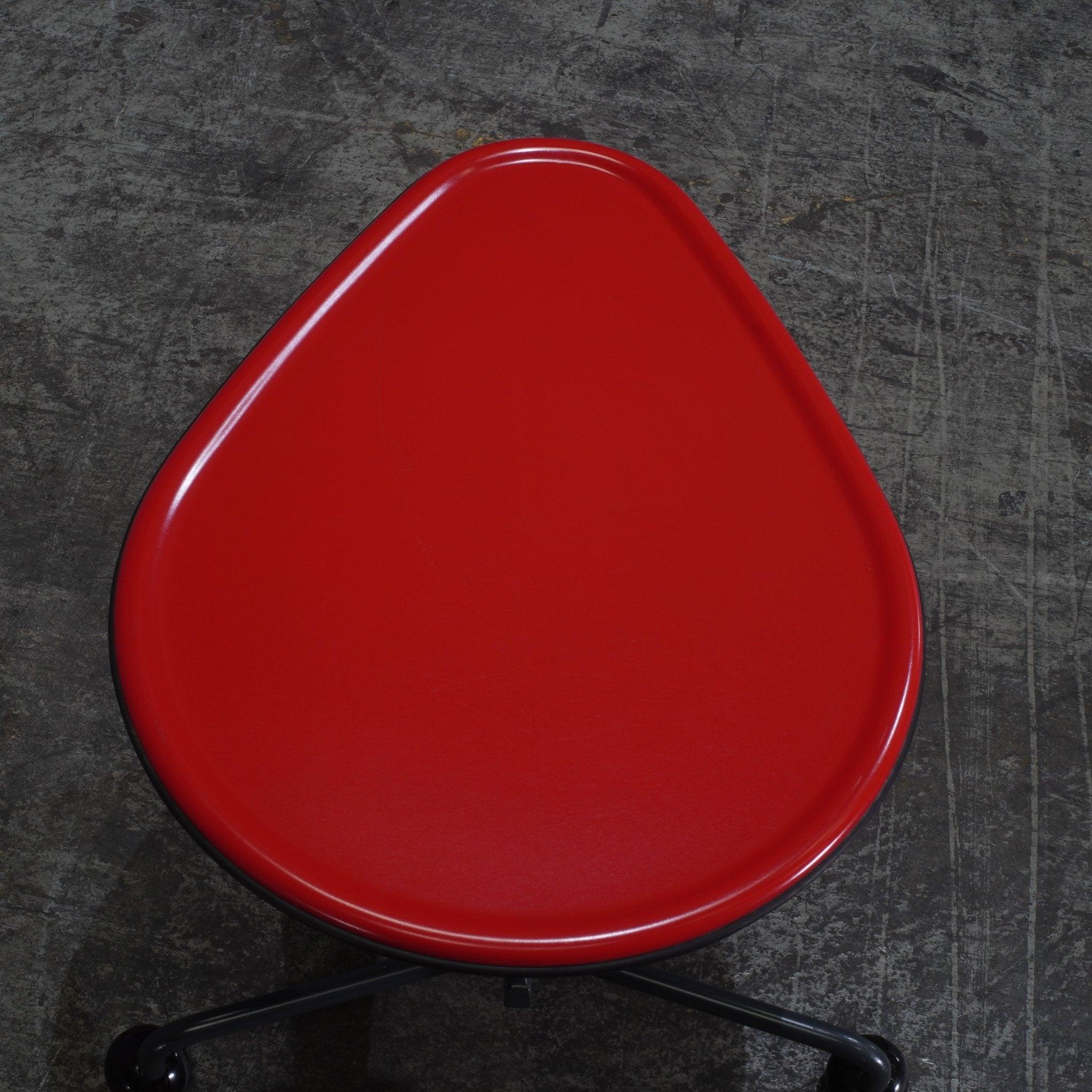 Schwenkbarer Cassina Kick-Tisch von Toshiyuki Kita im Zustand „Gut“ in Basildon, London