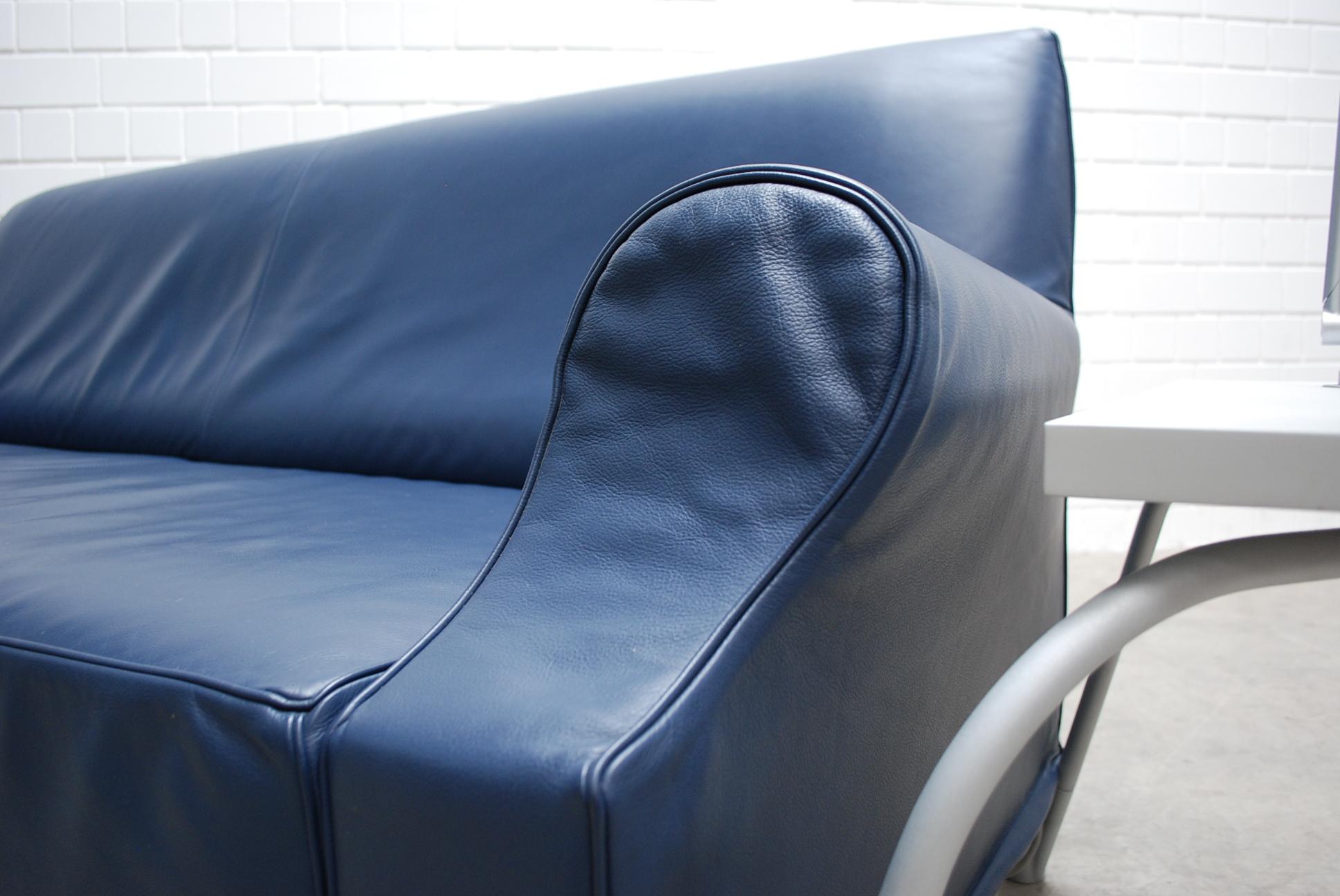 Alluminio Divano Cassina Lazy Working Design Philipp Starck con lampada Flos Archimoon in vendita