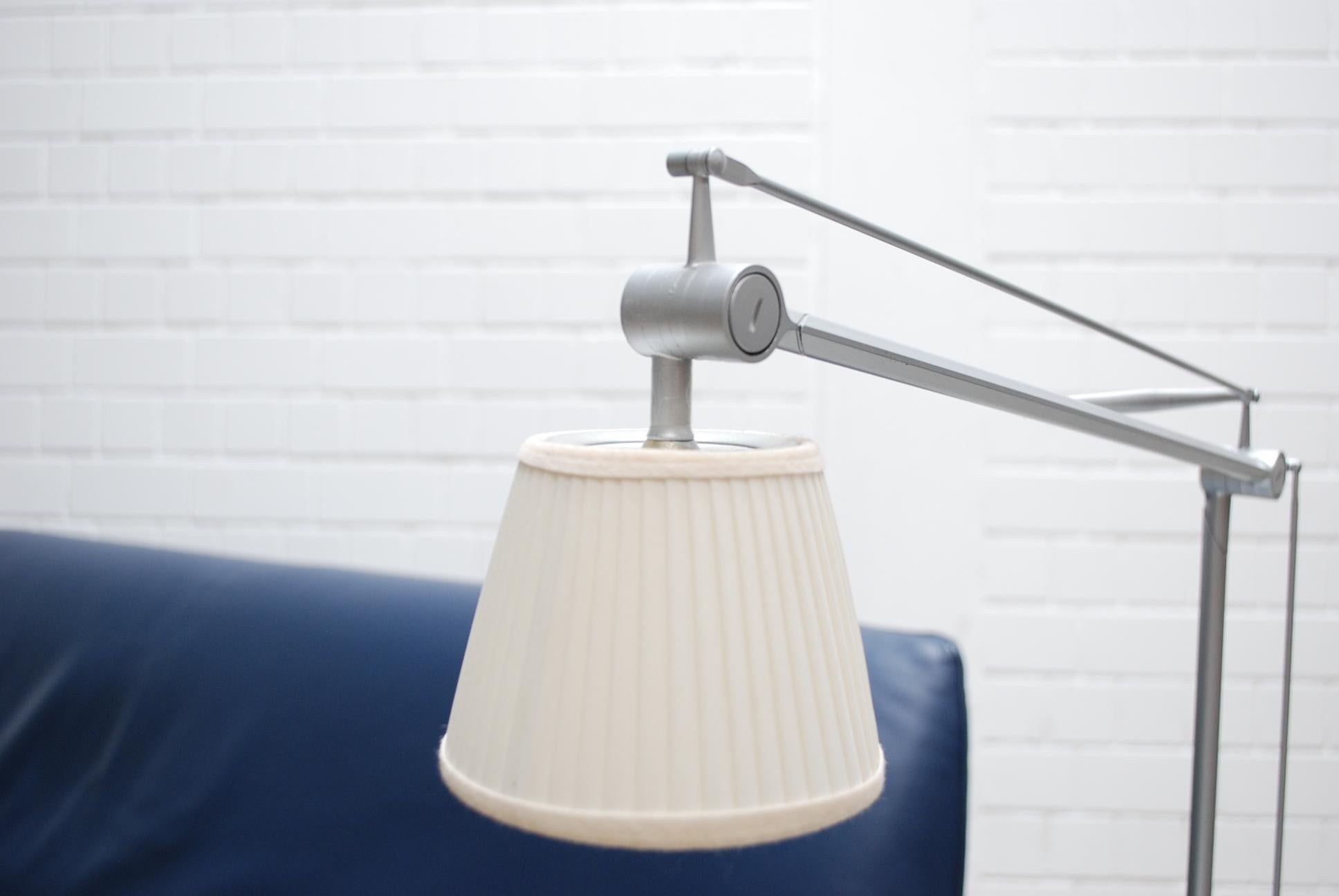 Fine XX secolo Divano Cassina Lazy Working Design Philipp Starck con lampada Flos Archimoon in vendita