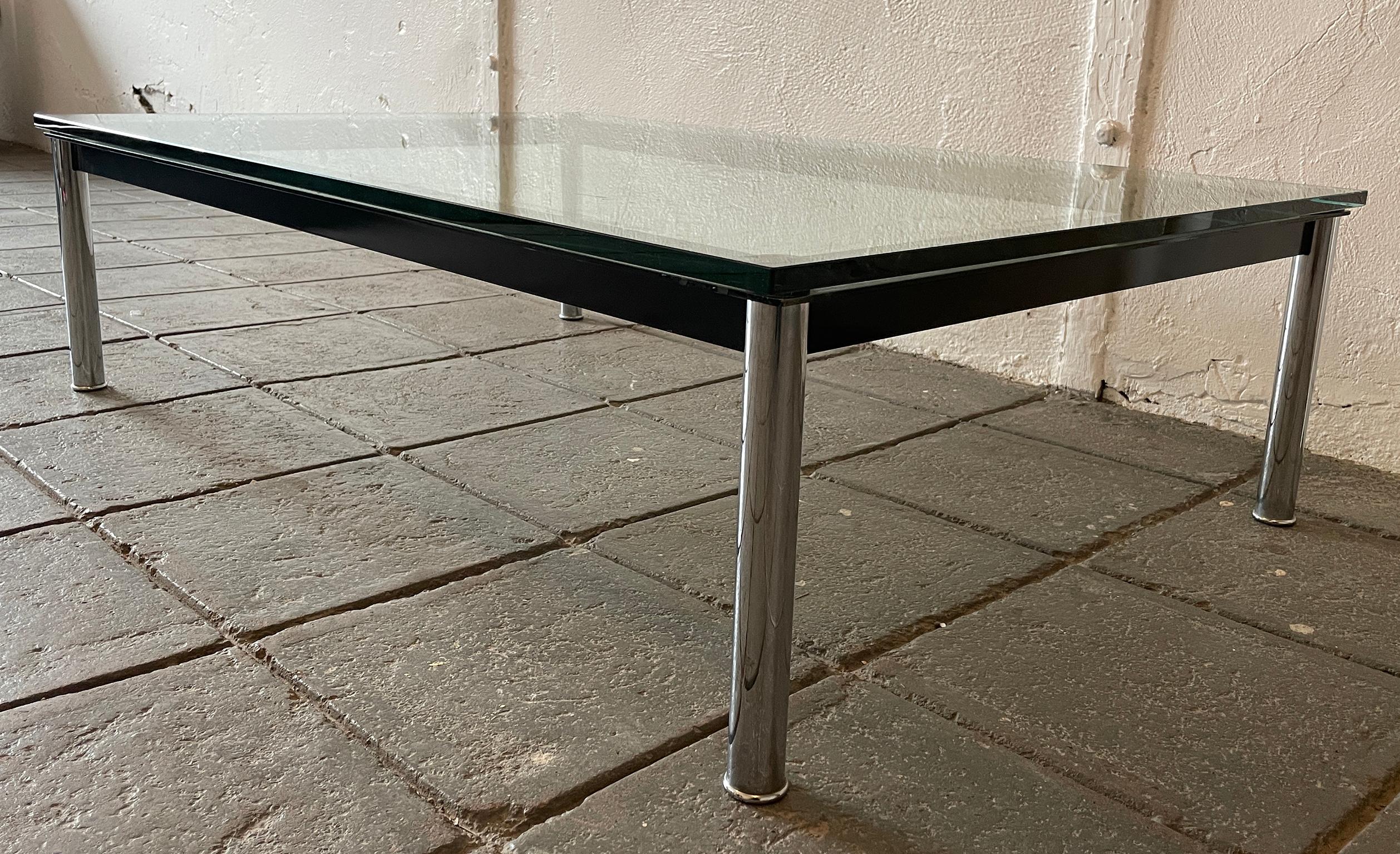lc10 coffee table