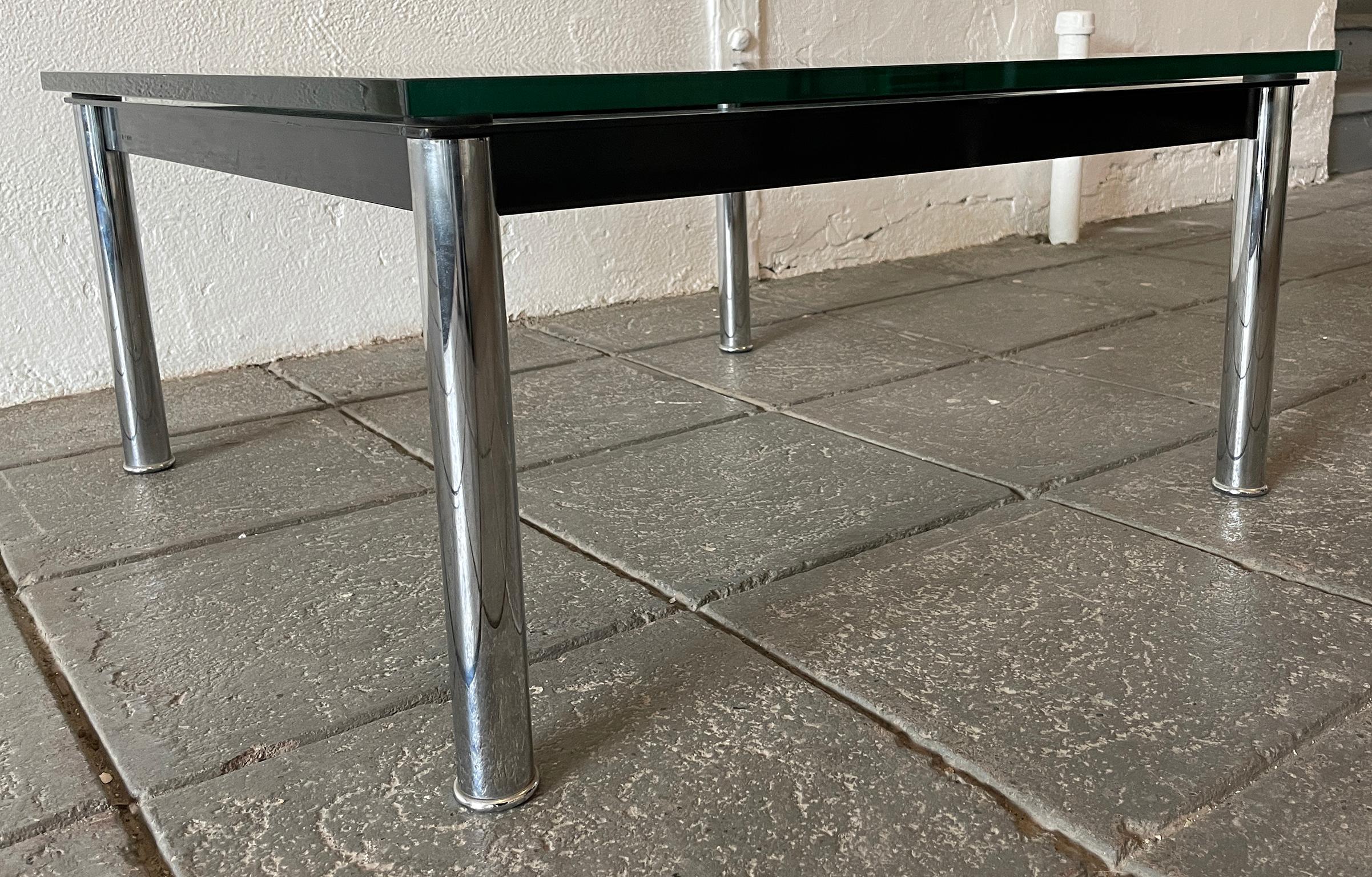 Cassina LC 10 Glass and Metal Low Coffee Table Square Le Corbusier In Good Condition For Sale In Brooklyn, NY
