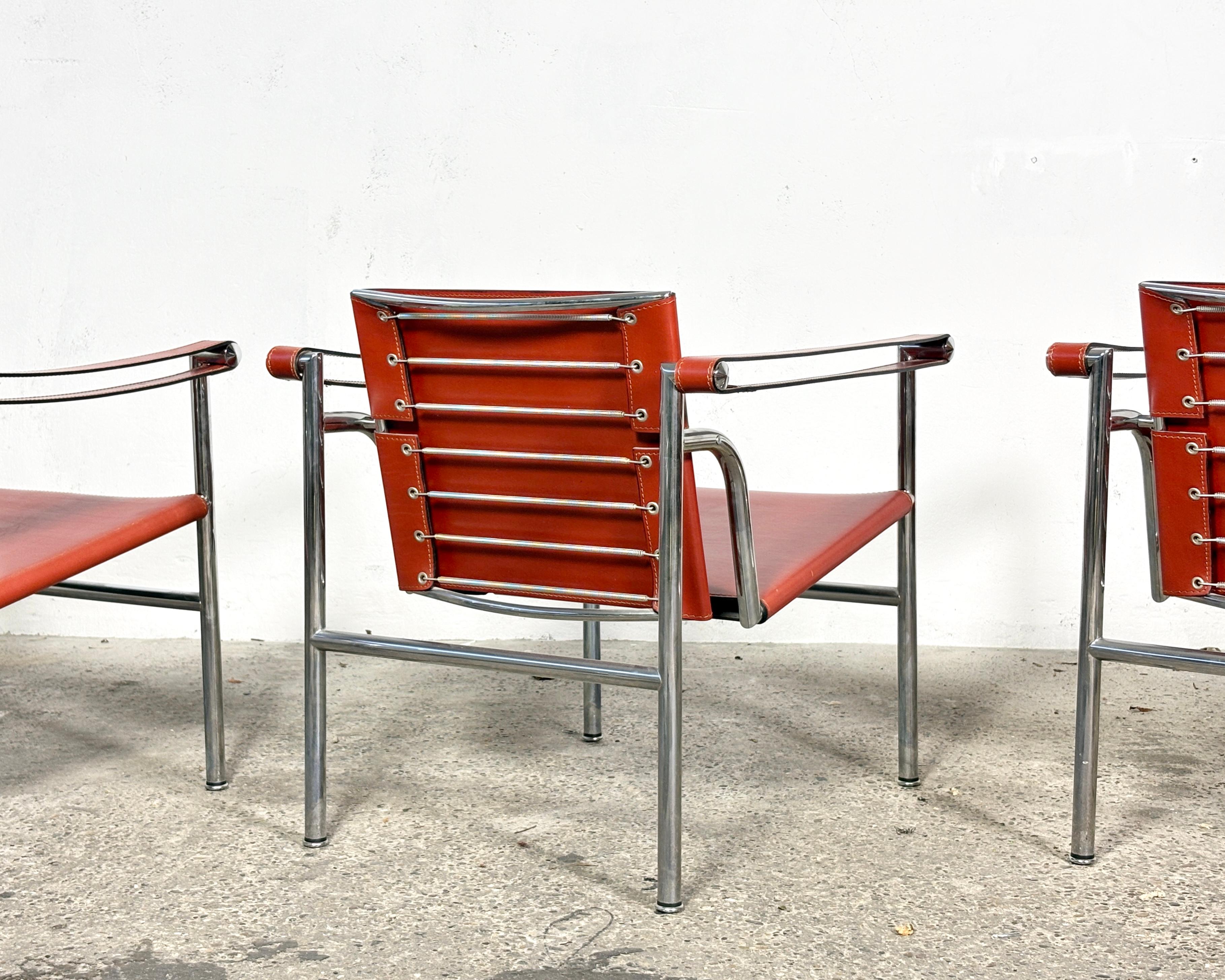 Cassina LC1 Fauteuil á dossier basculant designed by Le Corbusier In Good Condition In Offenburg, Baden Wurthemberg