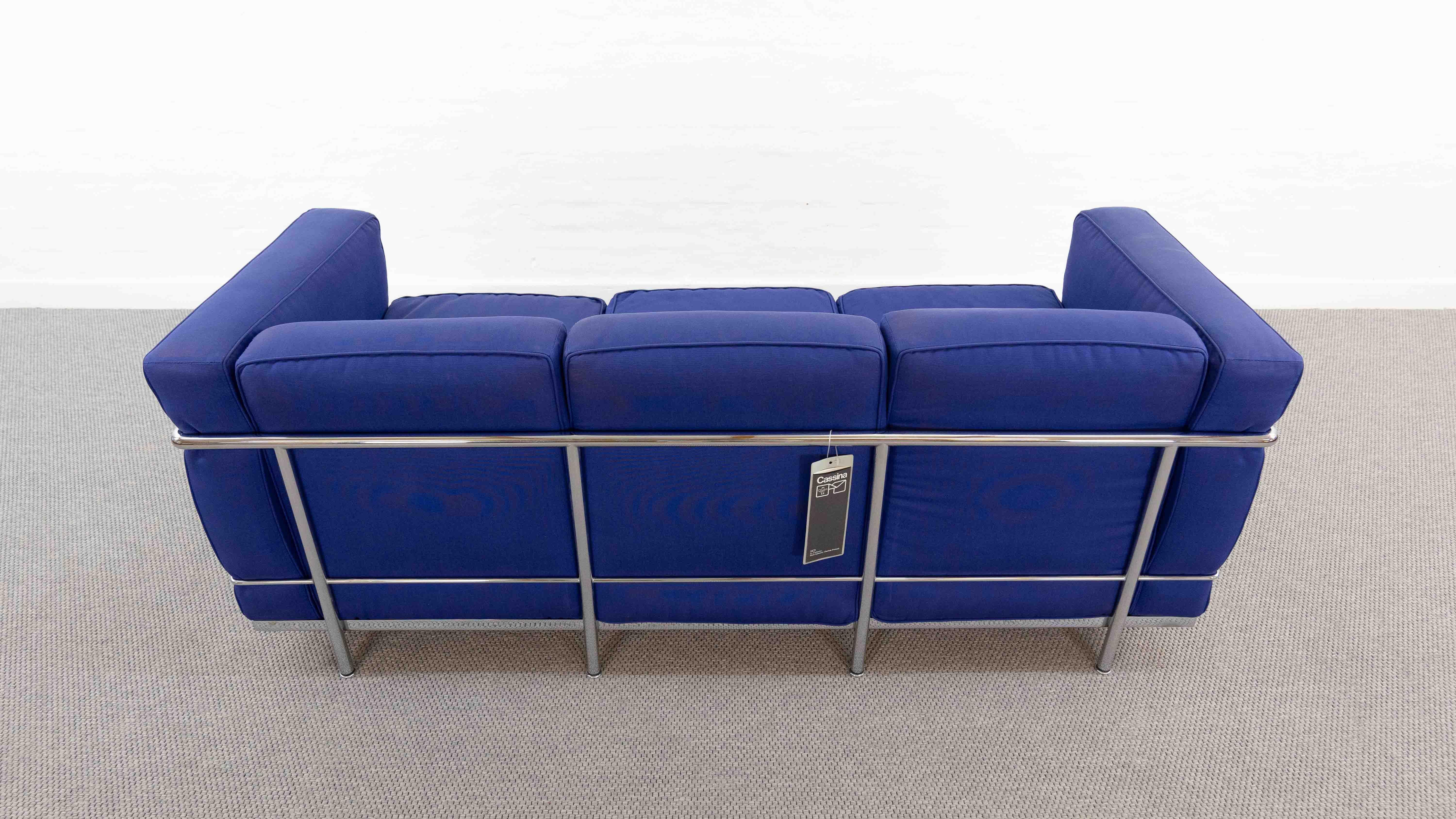 Late 20th Century Cassina Lc2 3seat Sofa by Charlotte Perriand and Le Corbusier in Blue Fabrics