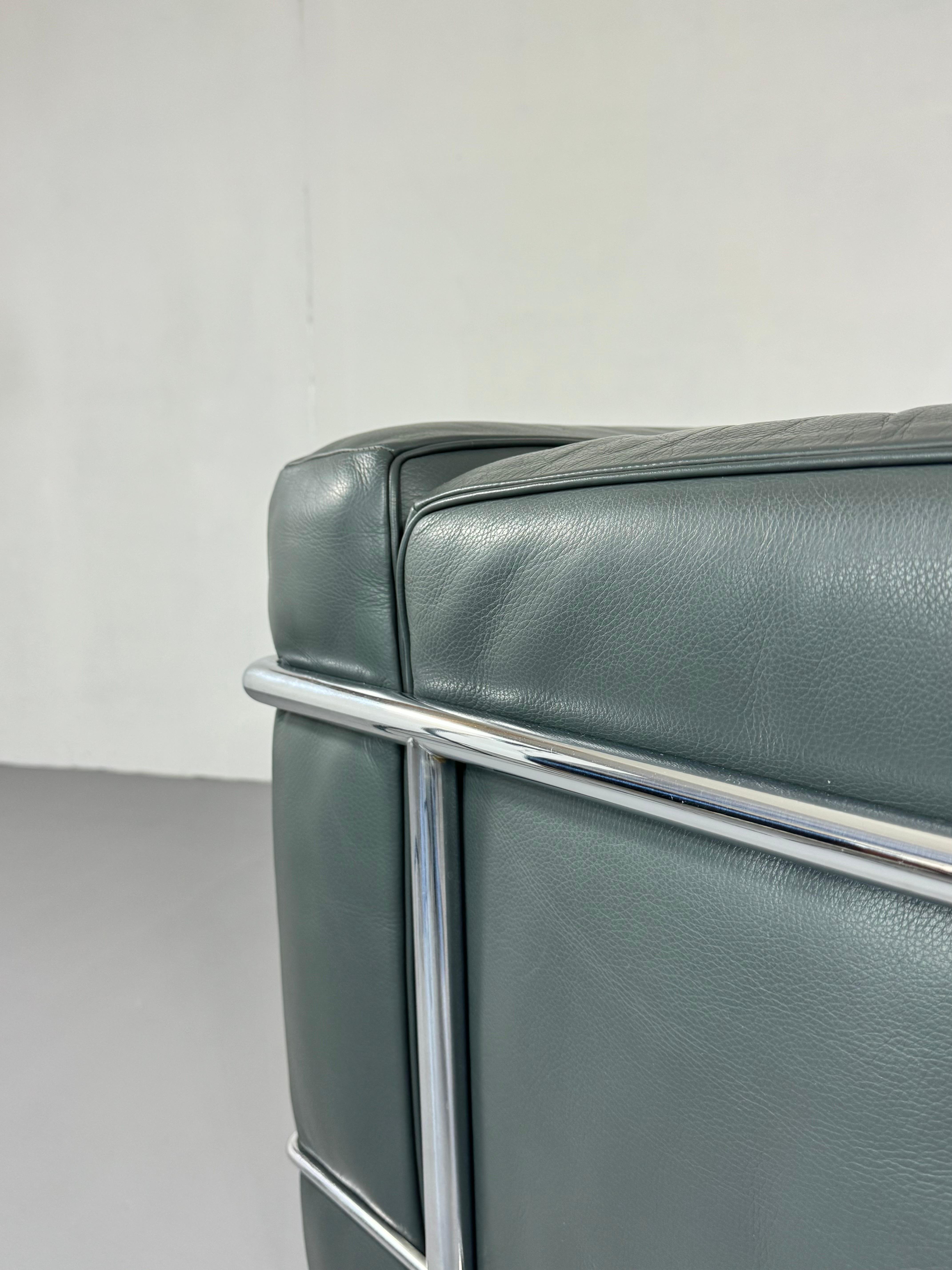 Cassina LC2 leather Armchair Le Corbusier for Cassina, Signed For Sale 3