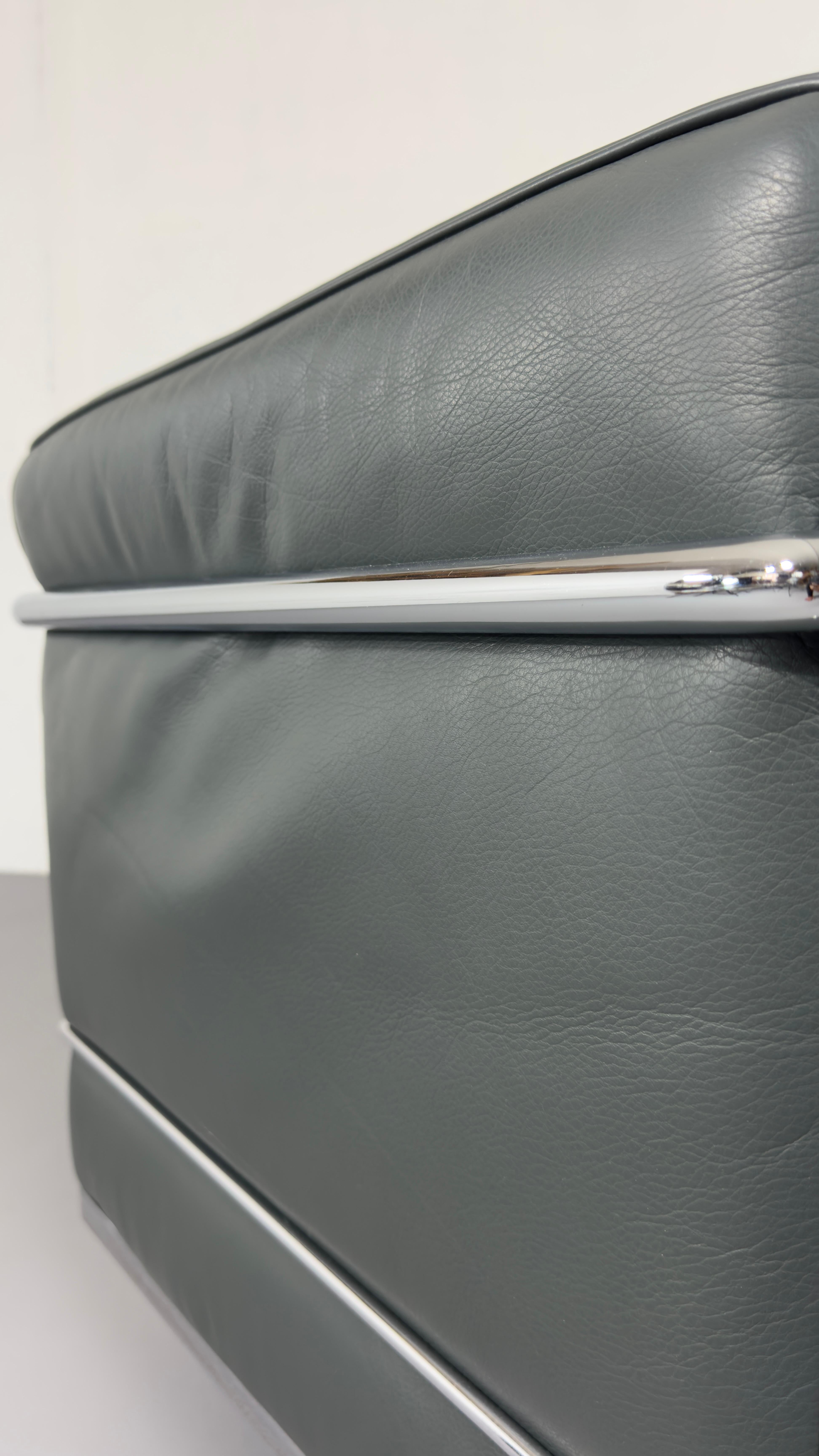 Cassina LC2 leather Armchair Le Corbusier for Cassina, Signed For Sale 4