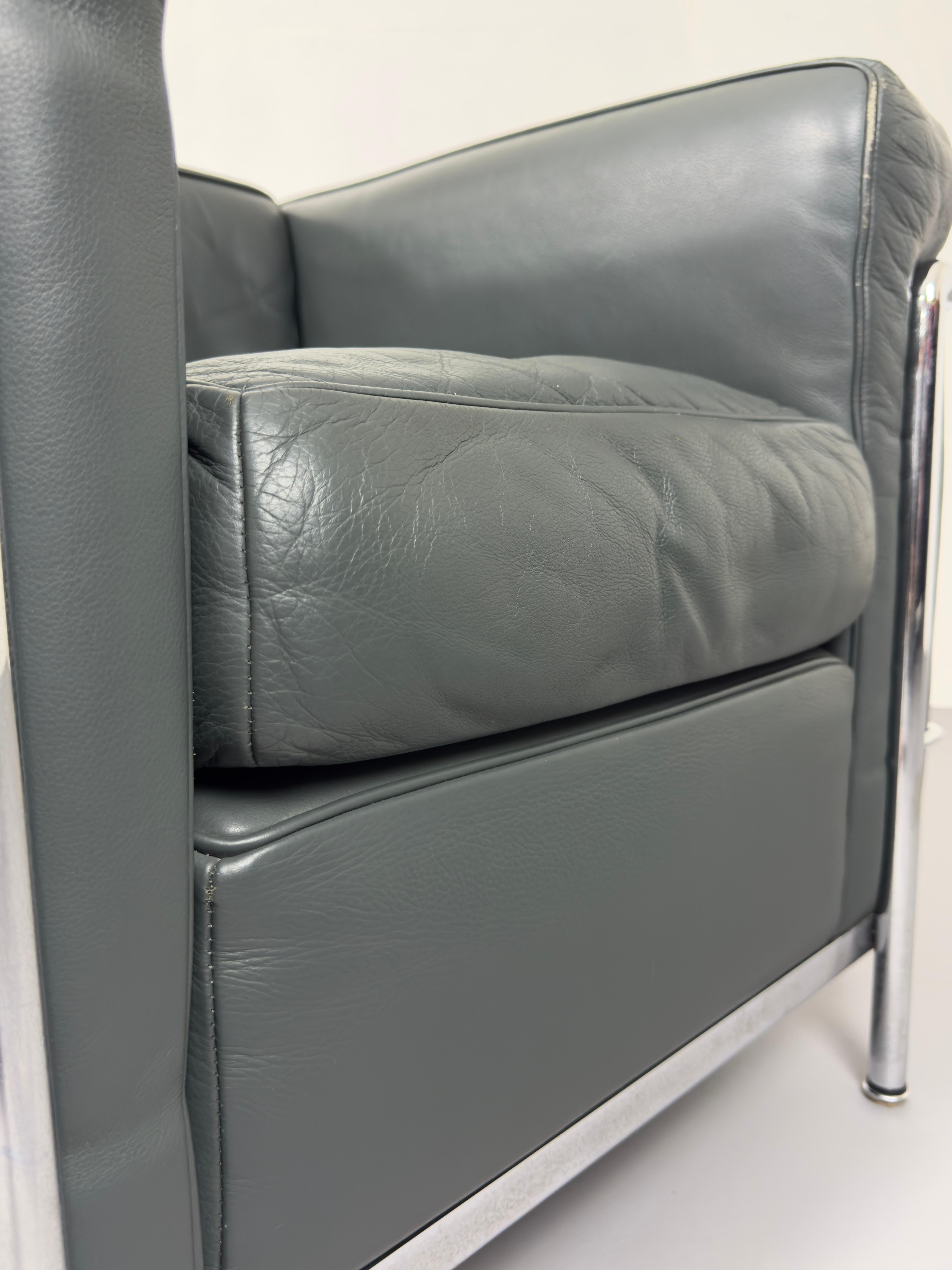 Cassina LC2 leather Armchair Le Corbusier for Cassina, Signed For Sale 5