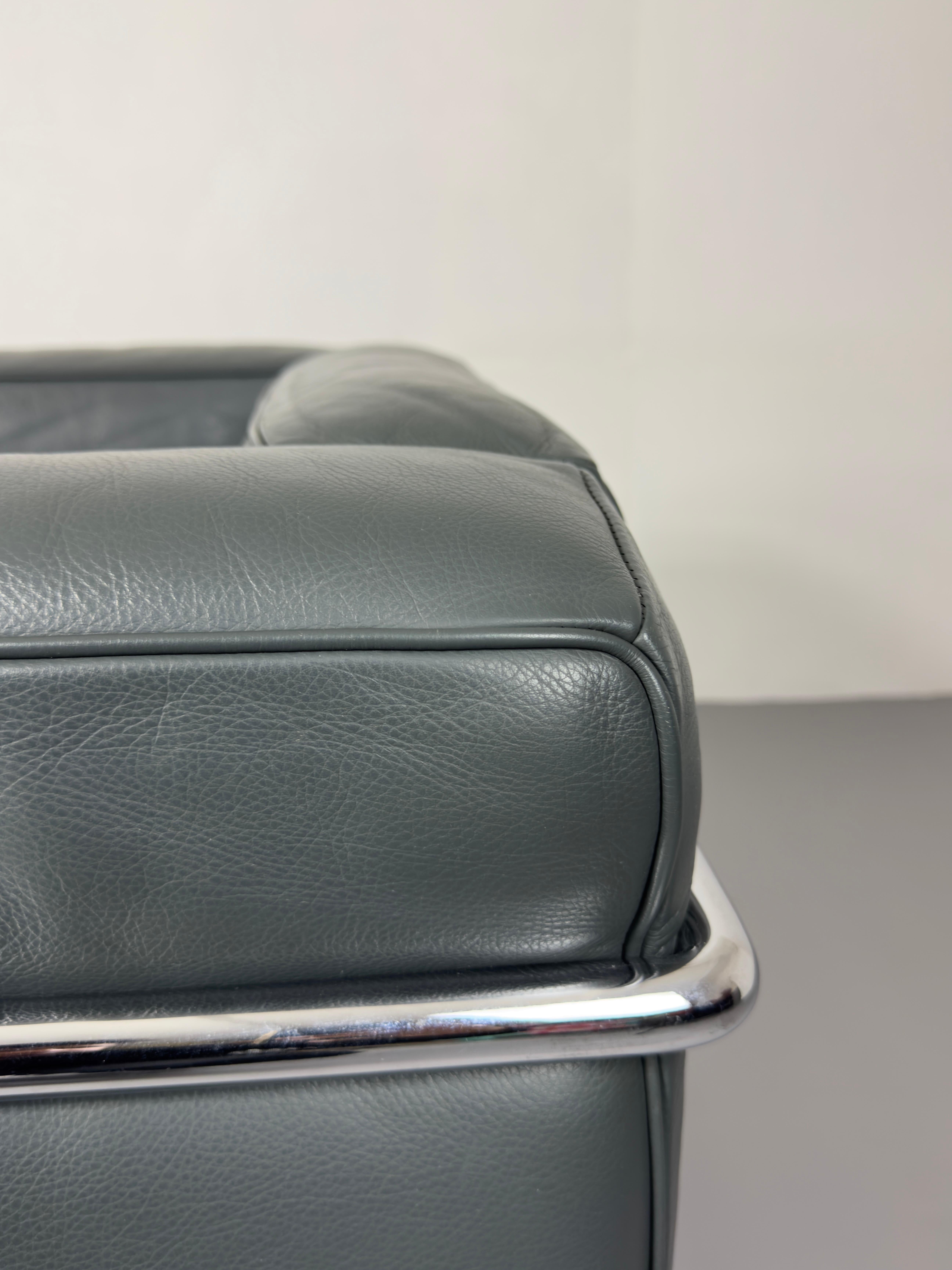 Cassina LC2 leather Armchair Le Corbusier for Cassina, Signed For Sale 10