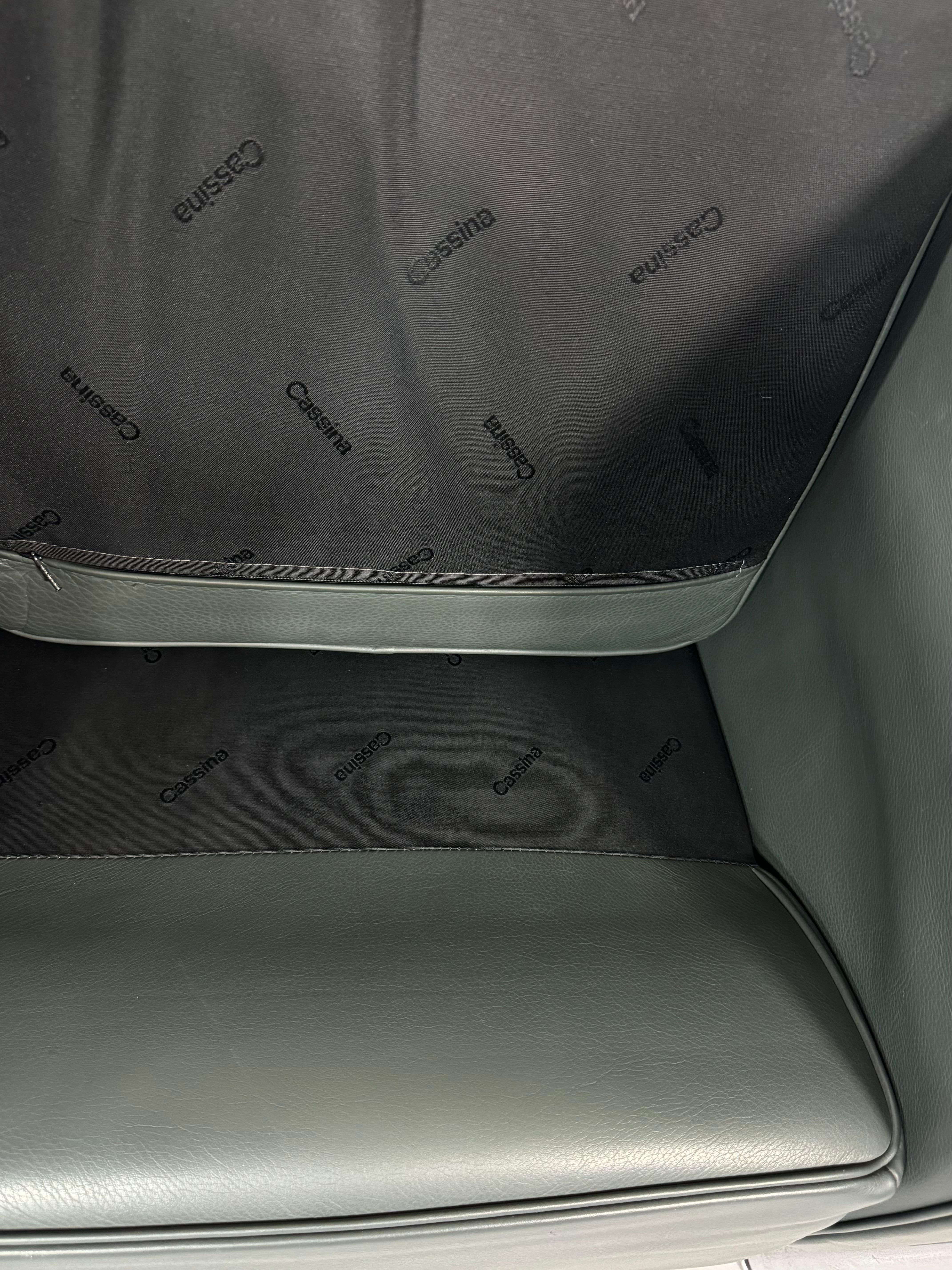 Cassina LC2 leather Armchair Le Corbusier for Cassina, Signed For Sale 10