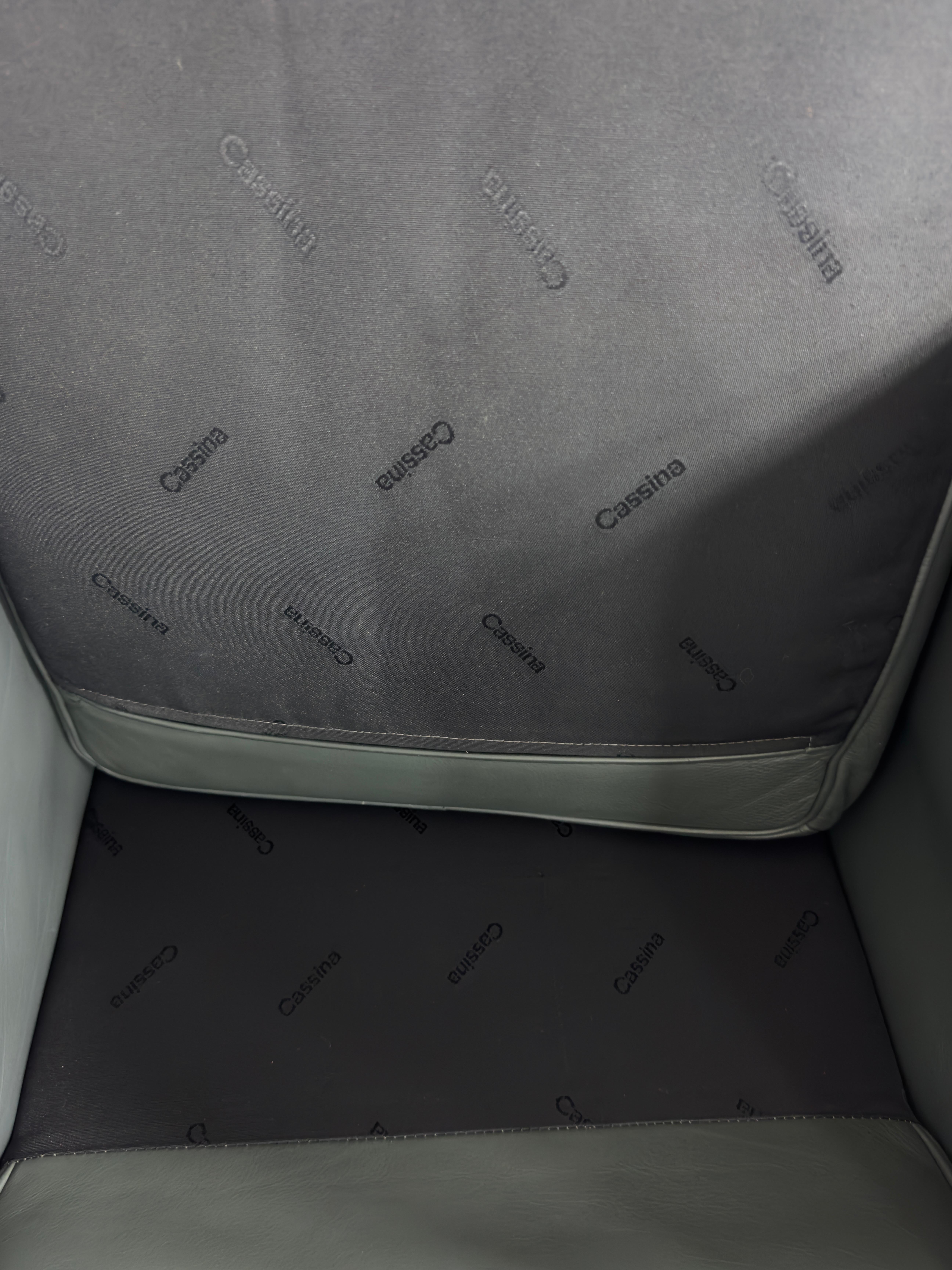 Cassina LC2 leather Armchair Le Corbusier for Cassina, Signed For Sale 11
