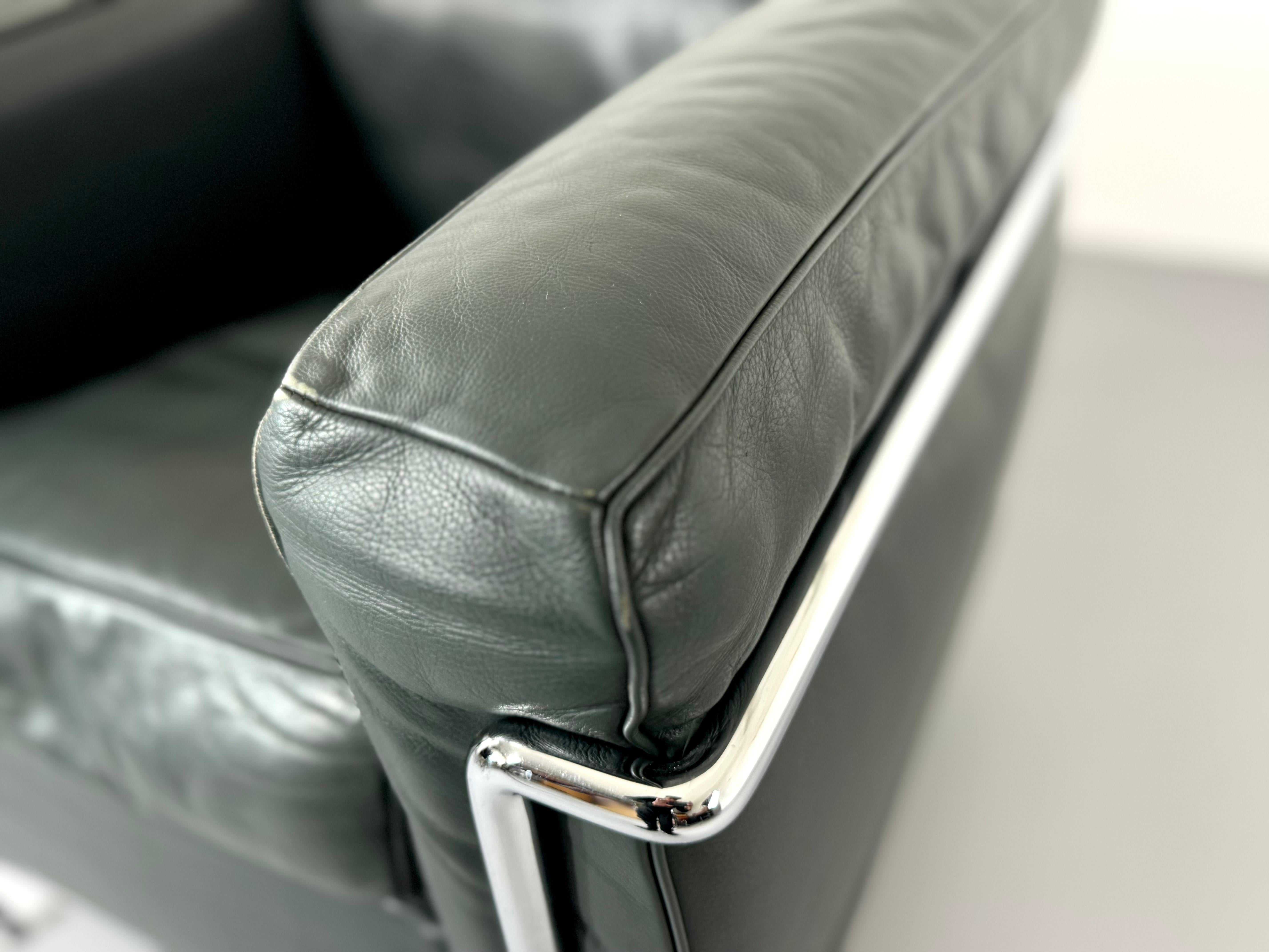 Cassina LC2 leather Armchair Le Corbusier for Cassina, Signed For Sale 12