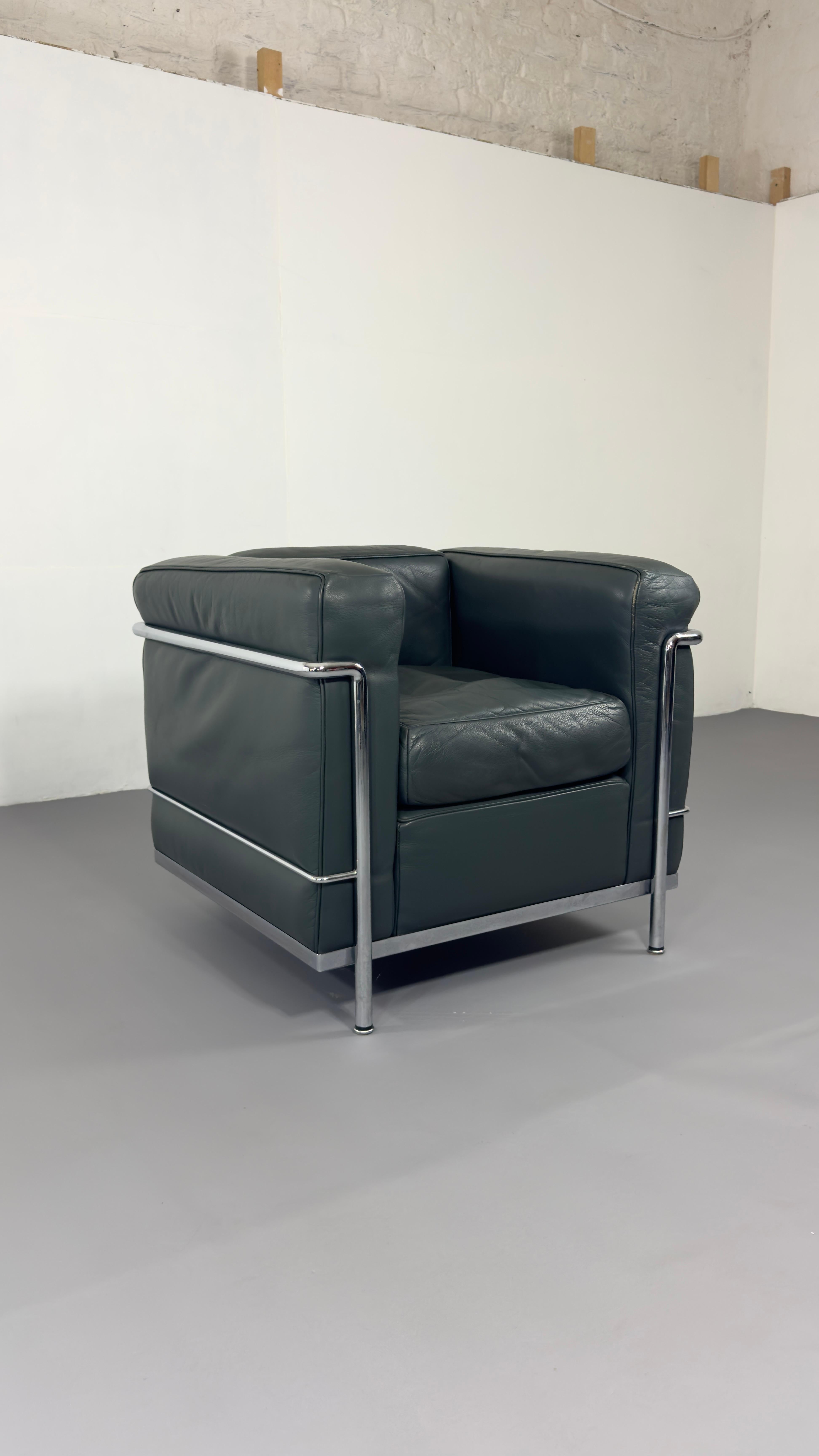 Rare Cassina LC2 Armchair in Forest Green, Olive, and Grey

Introducing a rare and stunning example of the iconic LC2 armchair by Cassina, designed by Le Corbusier, Pierre Jeanneret, and Charlotte Perriand. Originally conceived in 1928, the LC2 is a