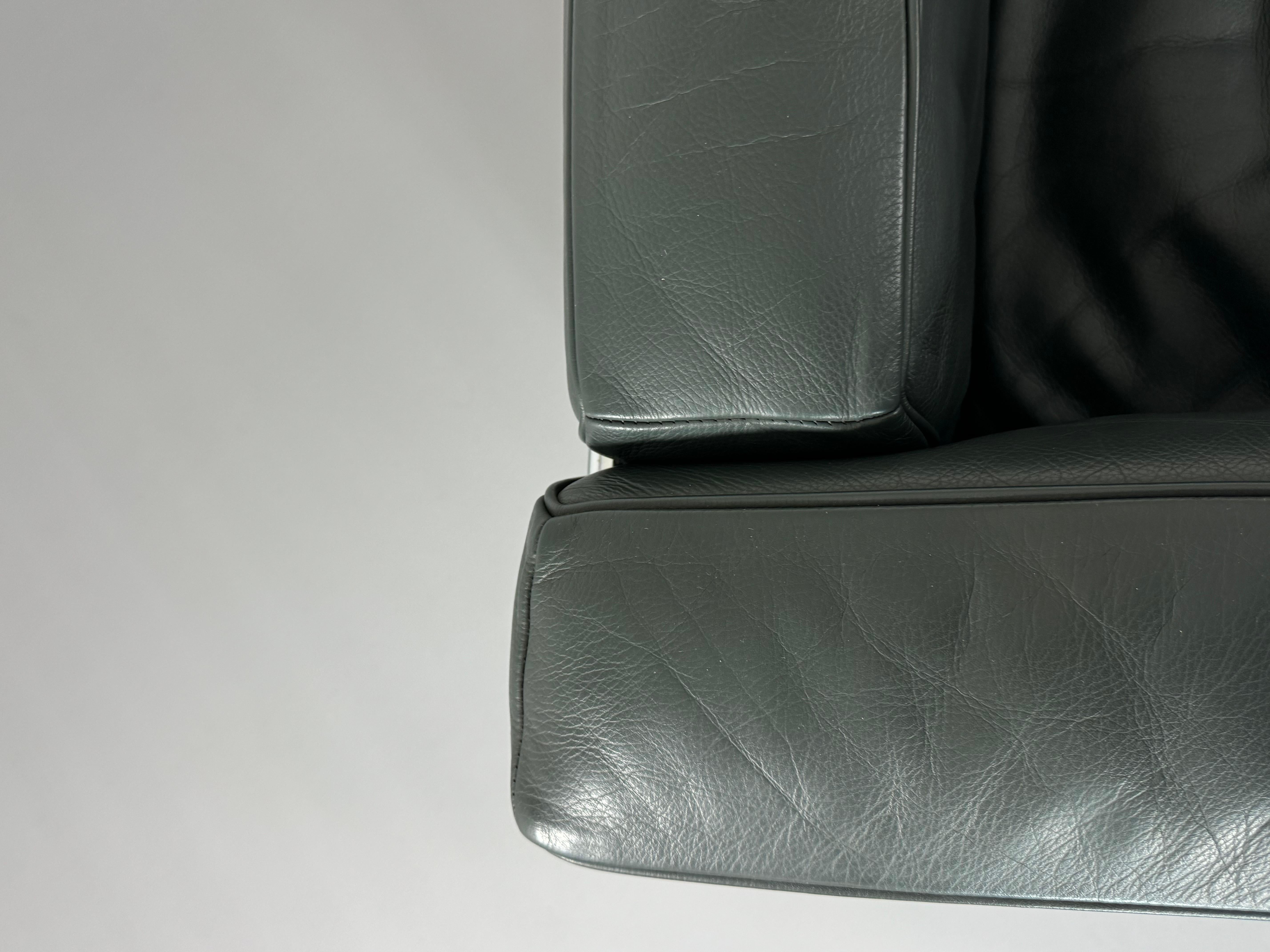 20th Century Cassina LC2 leather Armchair Le Corbusier for Cassina, Signed For Sale