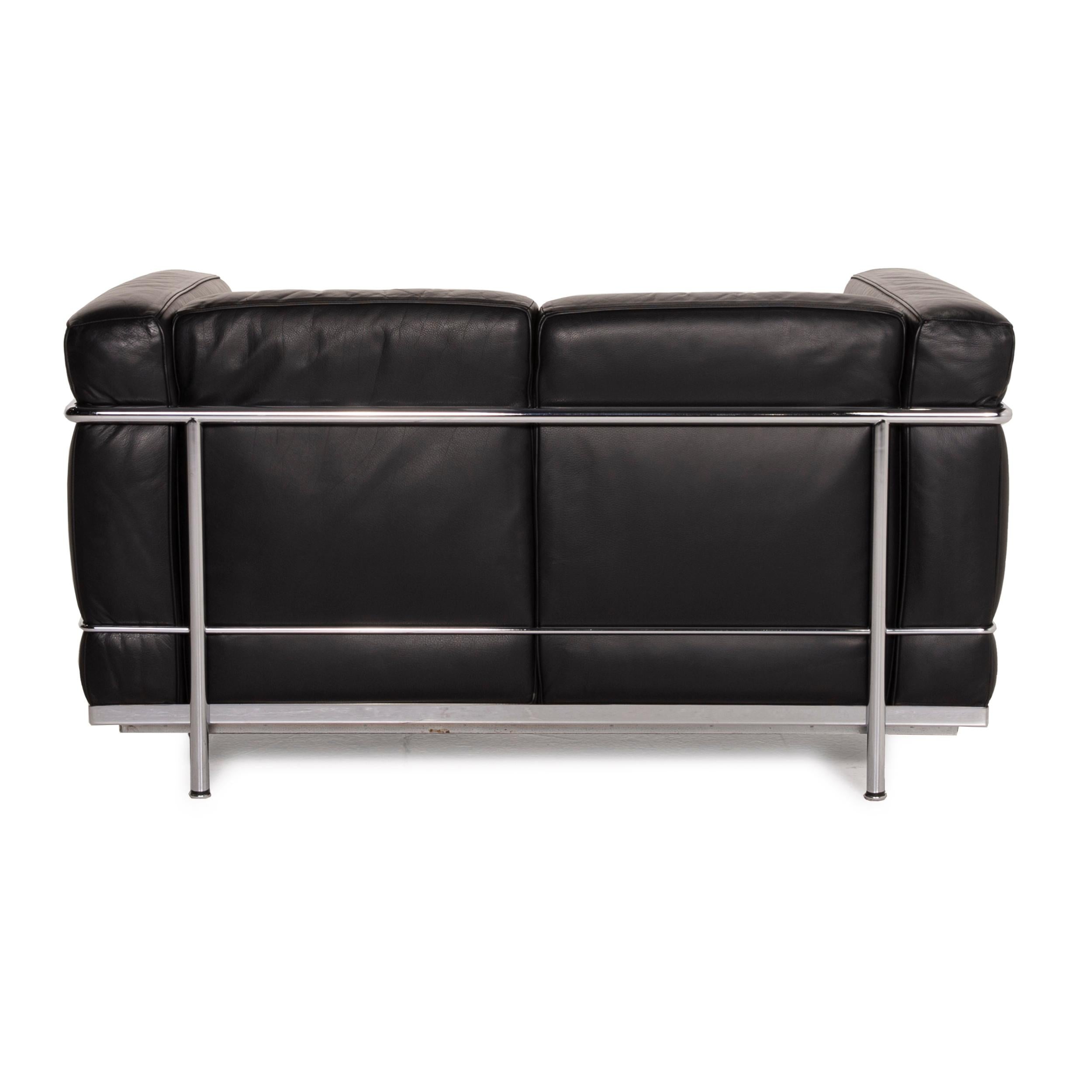 Cassina LC2 Leather Sofa Black Two-Seater Le Corbusier Chrome In Good Condition In Cologne, DE