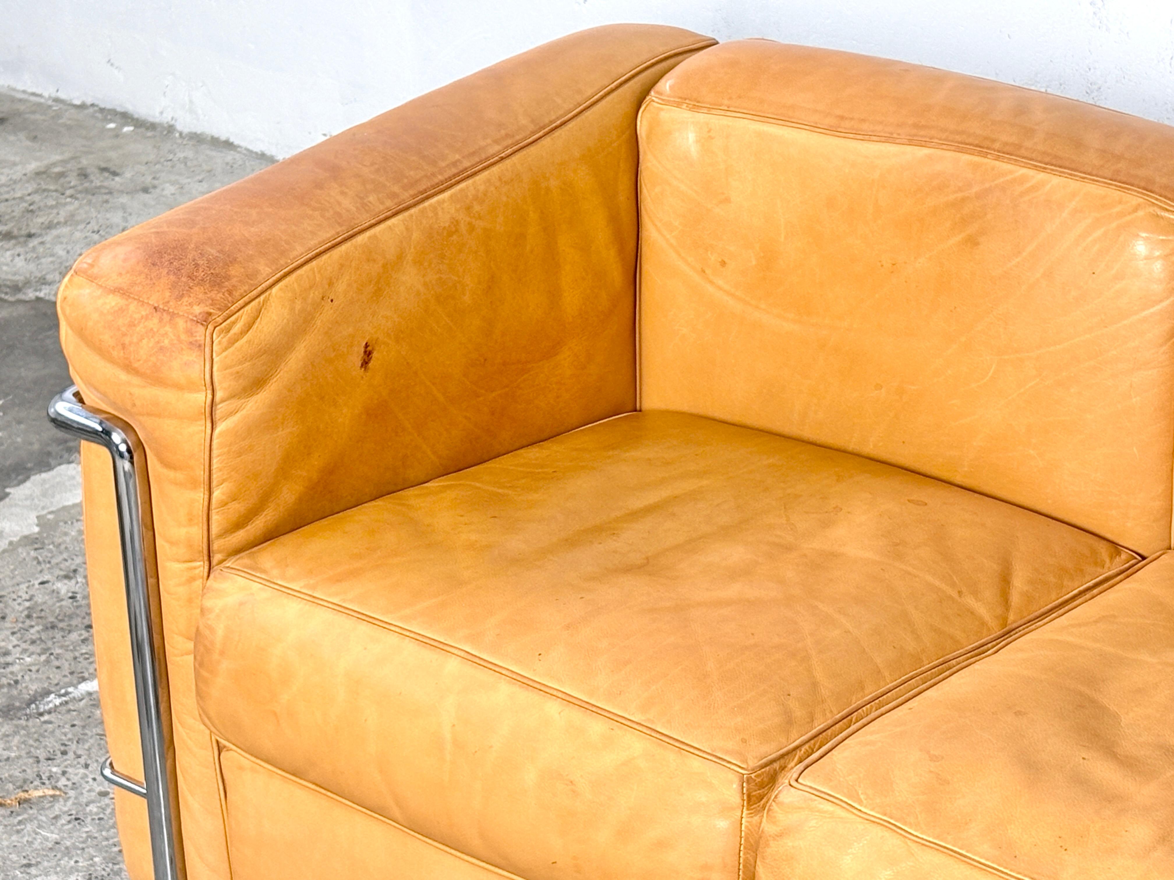 Canapé Cassina LC2 en cuir naturel conçu par Le Corbusier en vente 5