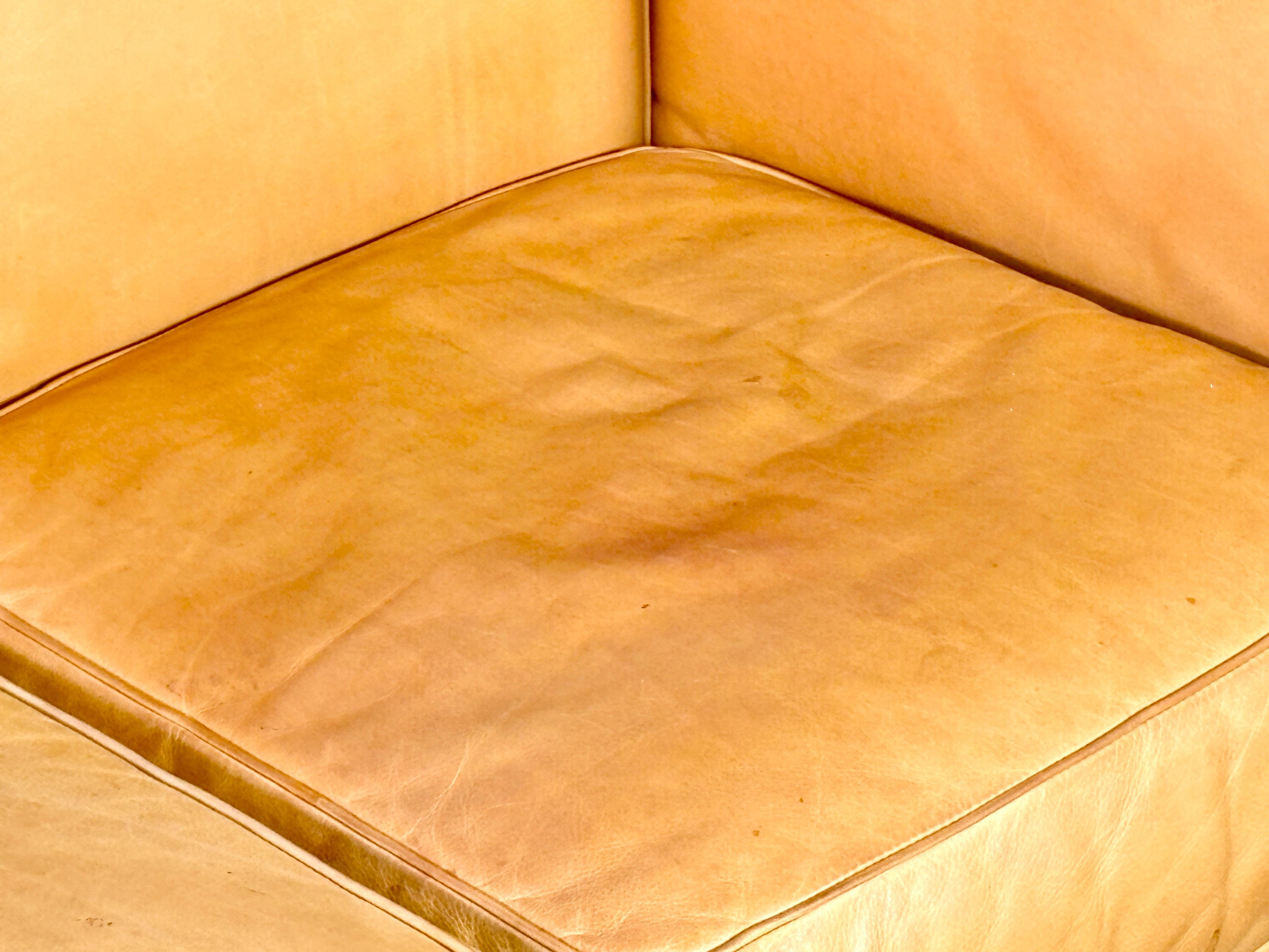 Canapé Cassina LC2 en cuir naturel conçu par Le Corbusier en vente 11