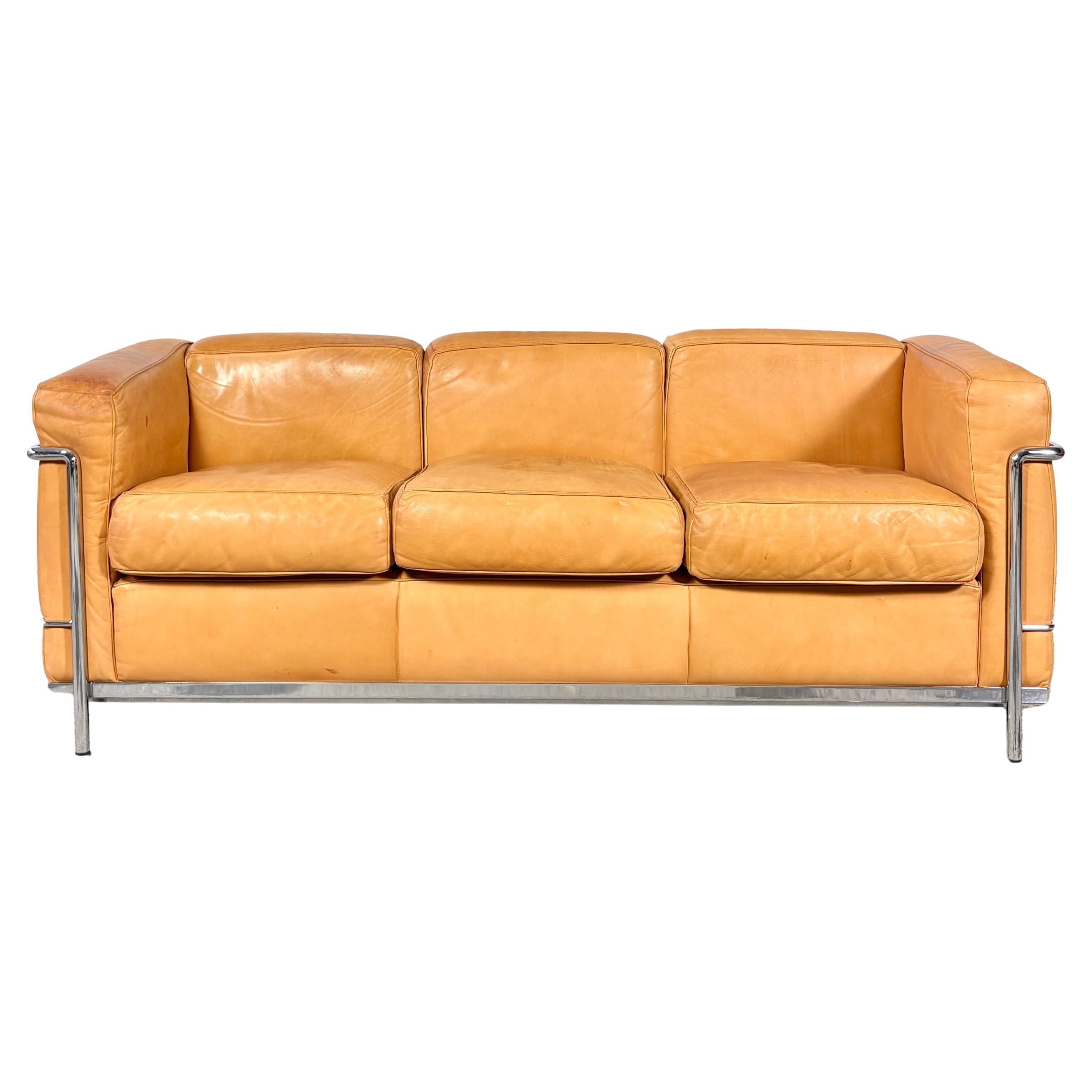 Cassina LC2 leather sofa in natural leather designed by Le Corbusier