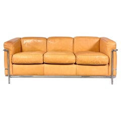 Cassina LC2 leather sofa in natural leather designed by Le Corbusier