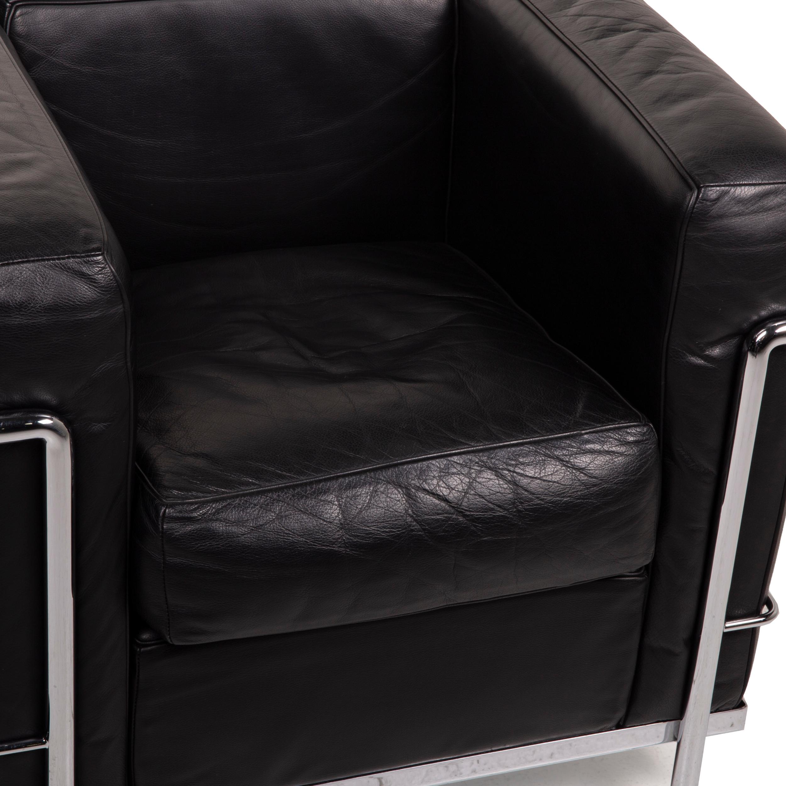 Cassina Lc2 Leather Sofa Set Black Two-Seater Armchair Le Corbusier Chrome In Fair Condition In Cologne, DE
