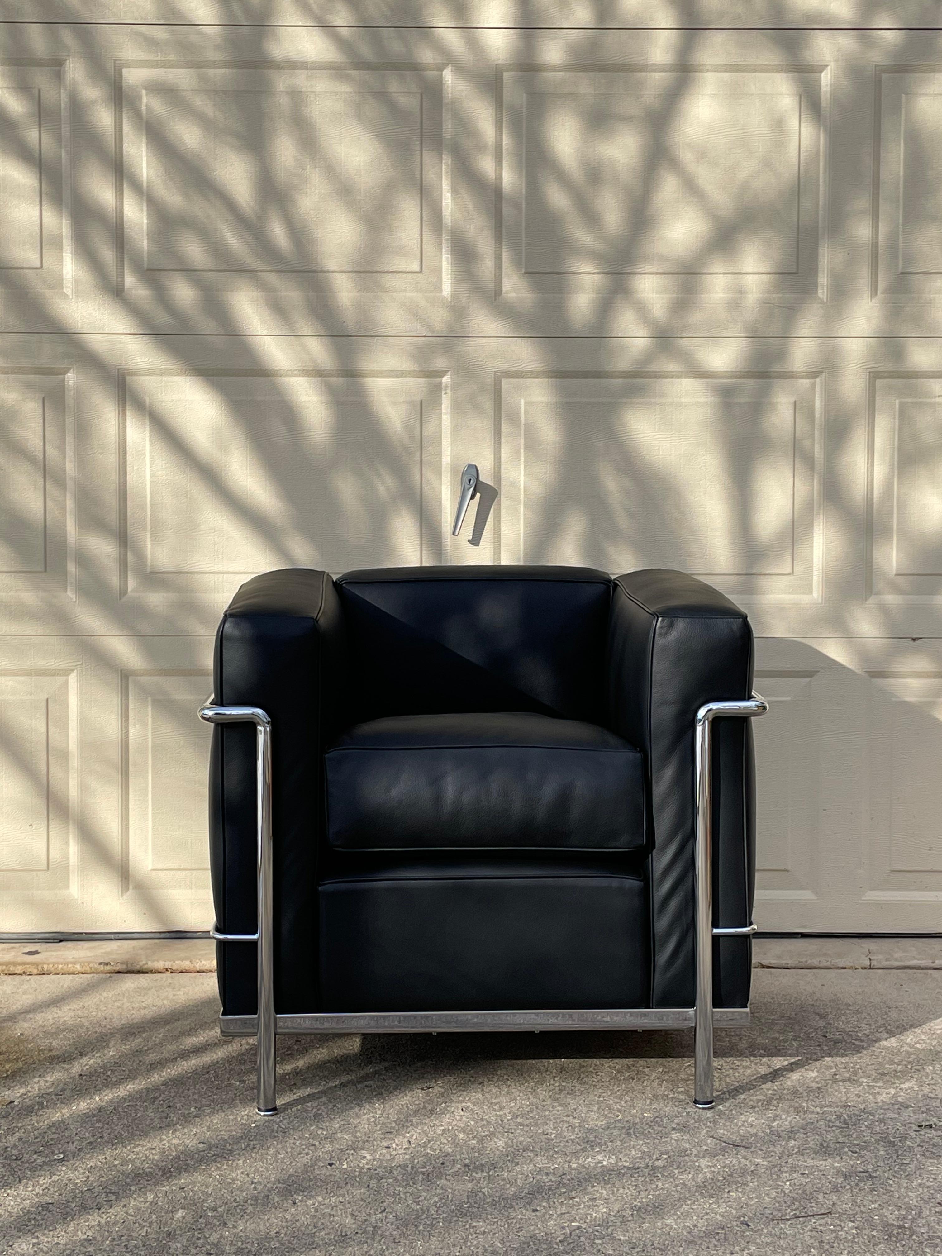 Mid-Century Modern Cassina LC2 Petit Modele Armchair by Le Corbusier, Jeanneret, Perriand
