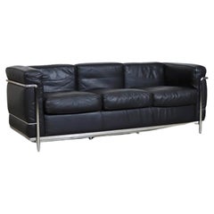 Dreisitzer-Sofa Cassina LC2 von Charlotte Perriand und Le Corbusier