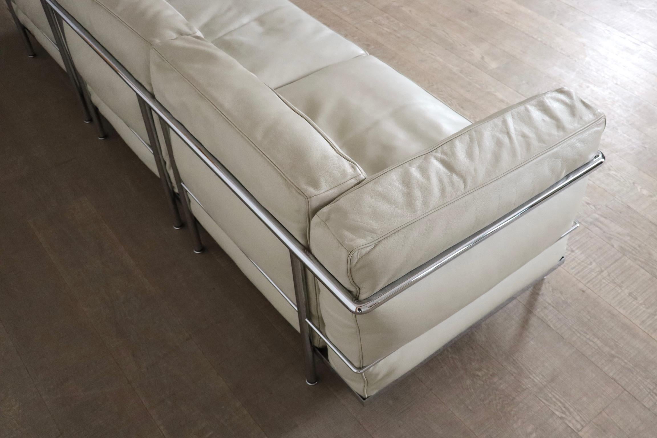 Cassina LC3 Sofa By Le Corbusier In Off White Leather, Italy 1980s 2