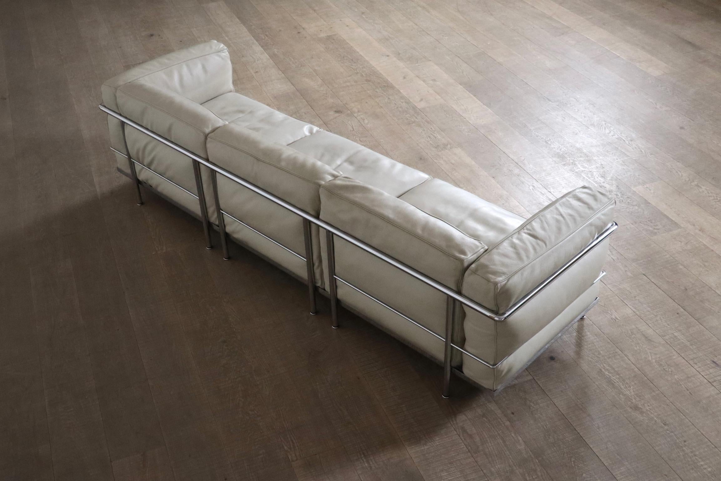Cassina LC3 Sofa By Le Corbusier In Off White Leather, Italy 1980s 5
