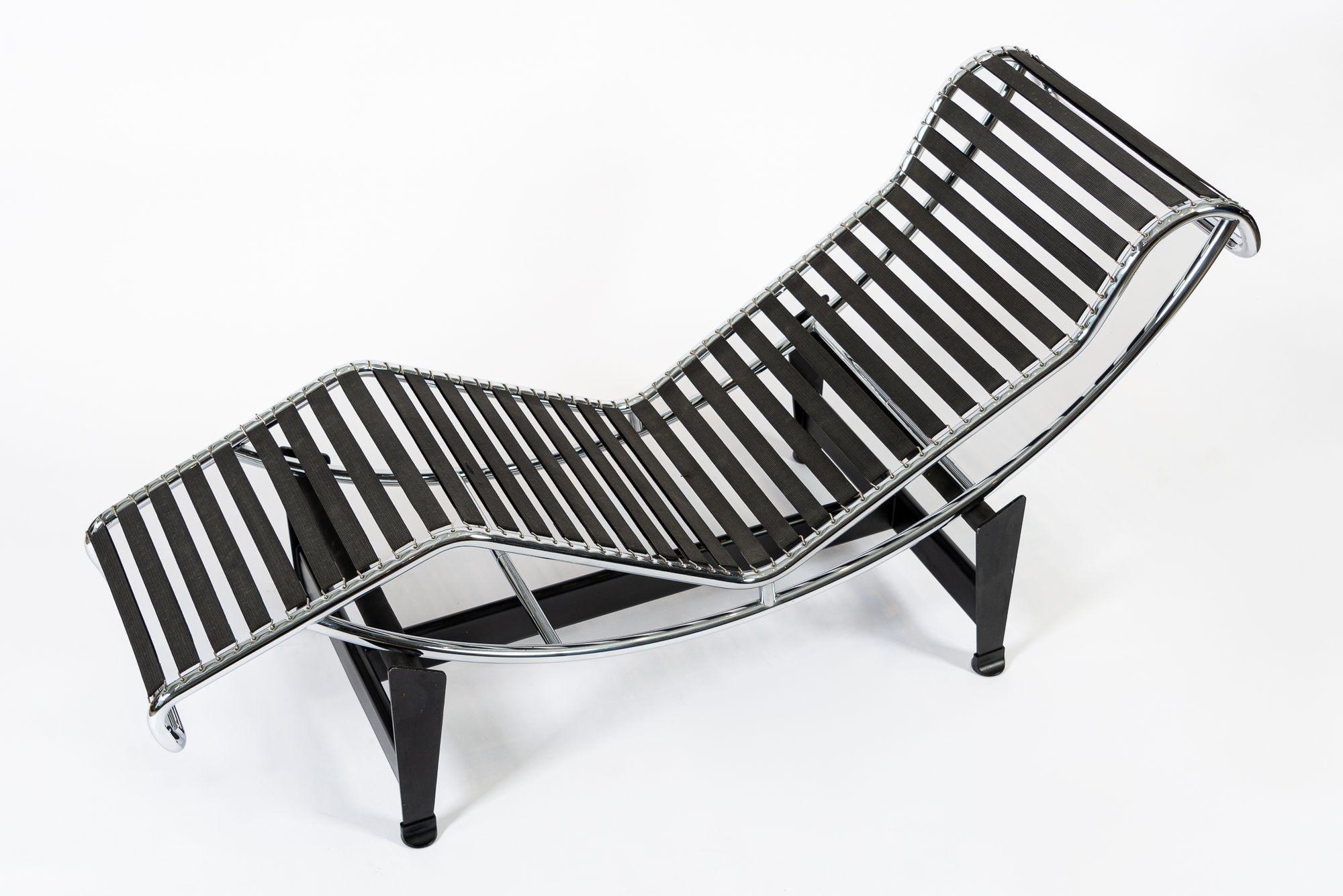 Cassina LC4 Chaise longue en cuir noir par Le Corbusier 1991 en vente 2