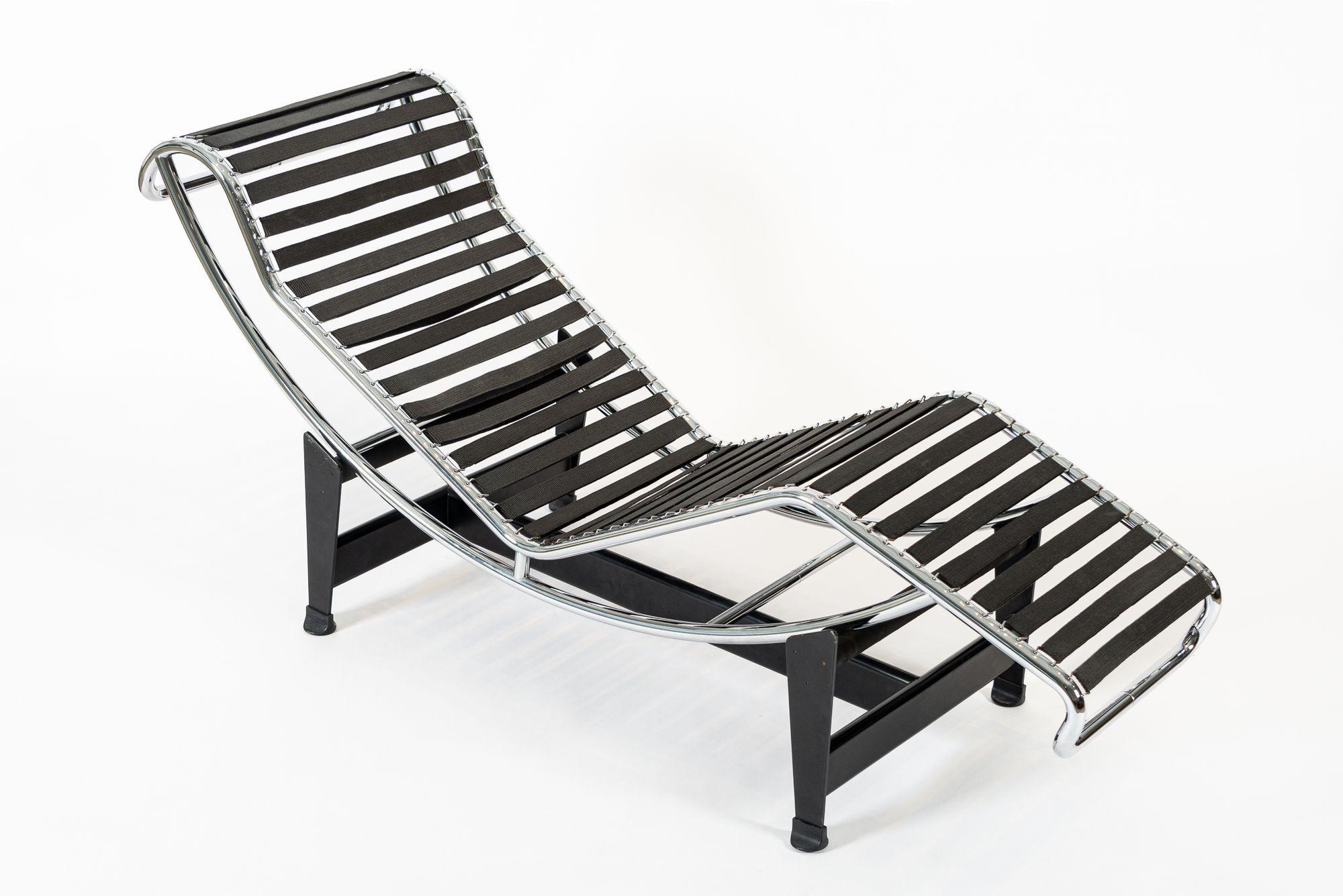 Cassina LC4 Black Leather Chaise Lounge Chair by Le Corbusier 2006 For Sale 3