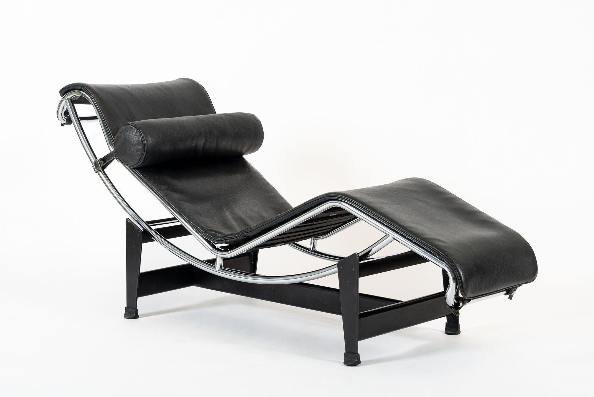 Bauhaus Cassina LC4 Black Leather Chaise Lounge Chair by Le Corbusier 2006 For Sale