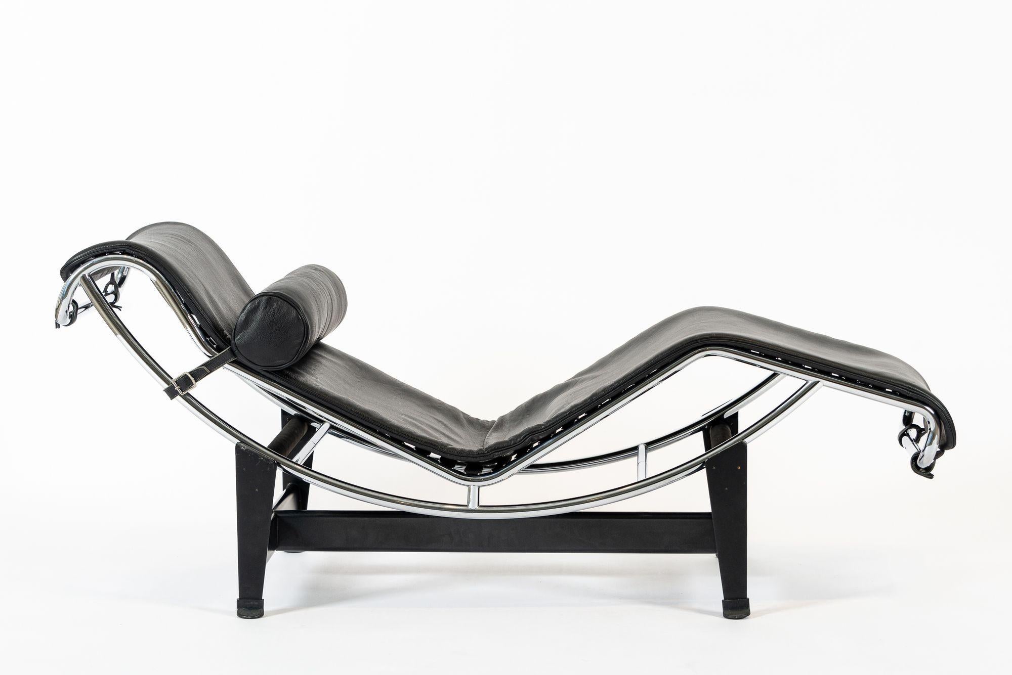 Italian Cassina LC4 Black Leather Chaise Lounge Chair by Le Corbusier 2006 For Sale