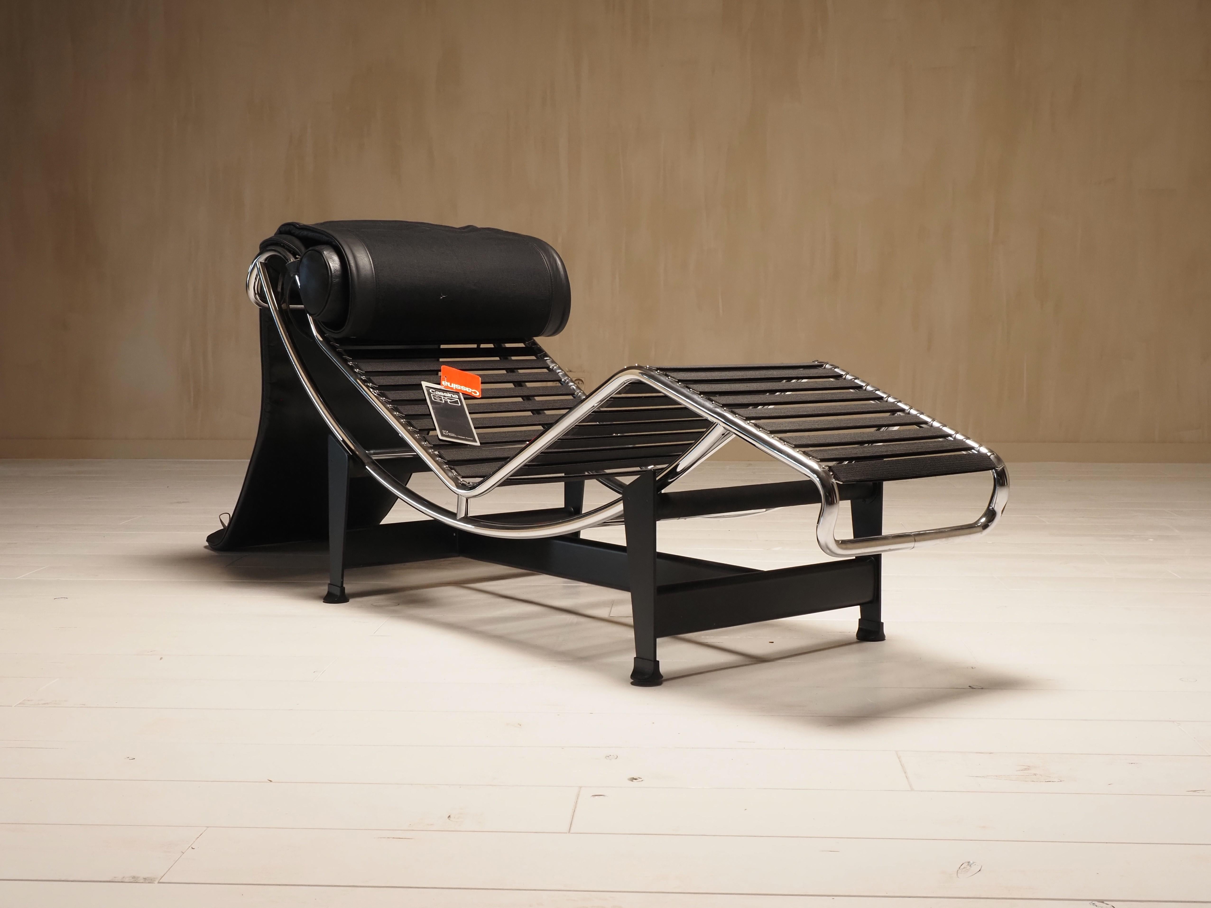 Leather Cassina LC4 black leather lounge chair by Le Corbusier