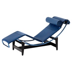 Cassina LC4 "Chaise Longue à Réglage Continu, 60" Sedia blu in edizione limitata
