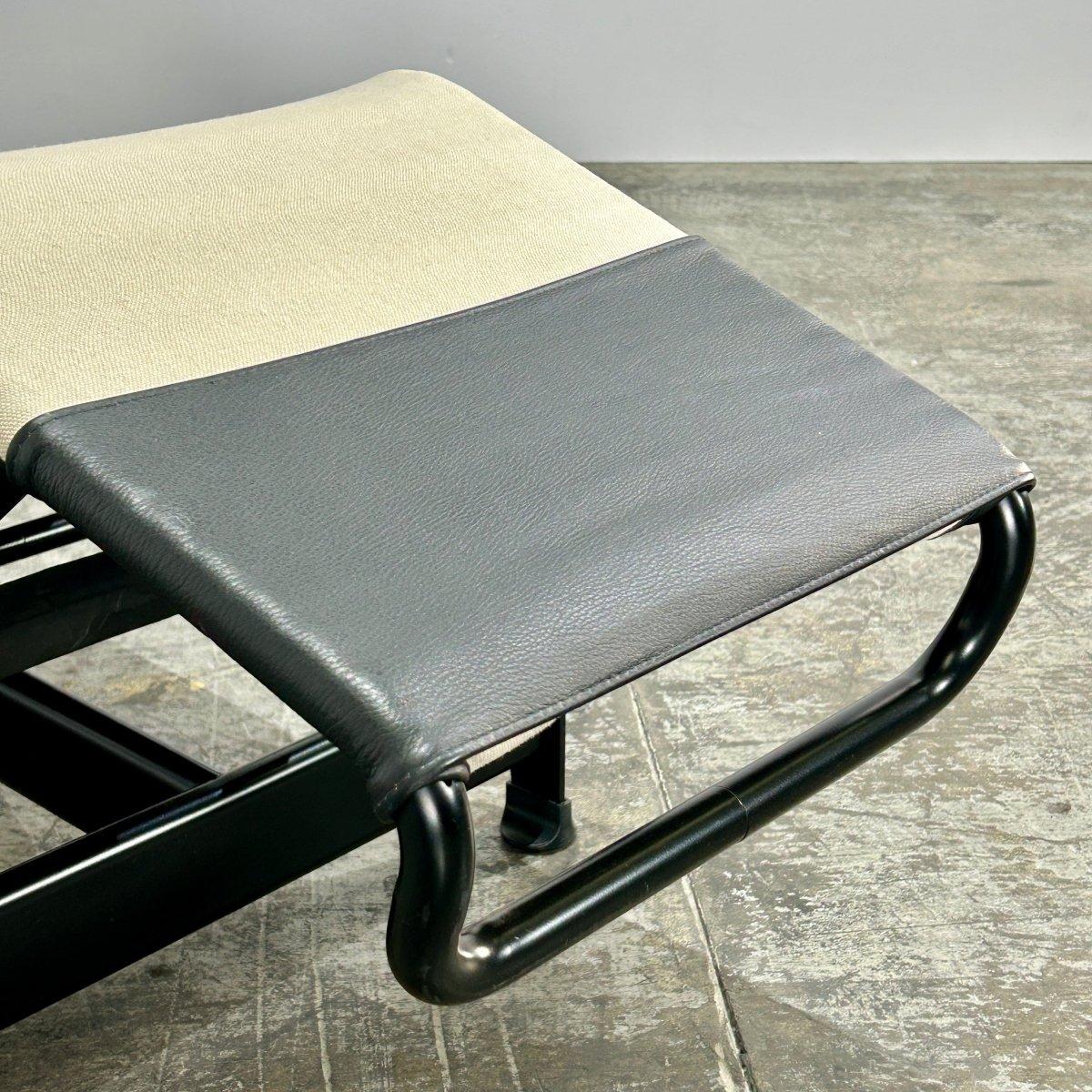 Cassina LC4 Chaise Longue by Le Corbusier, Pierre Jeanneret, Charlotte Perriand (Moderne) im Angebot