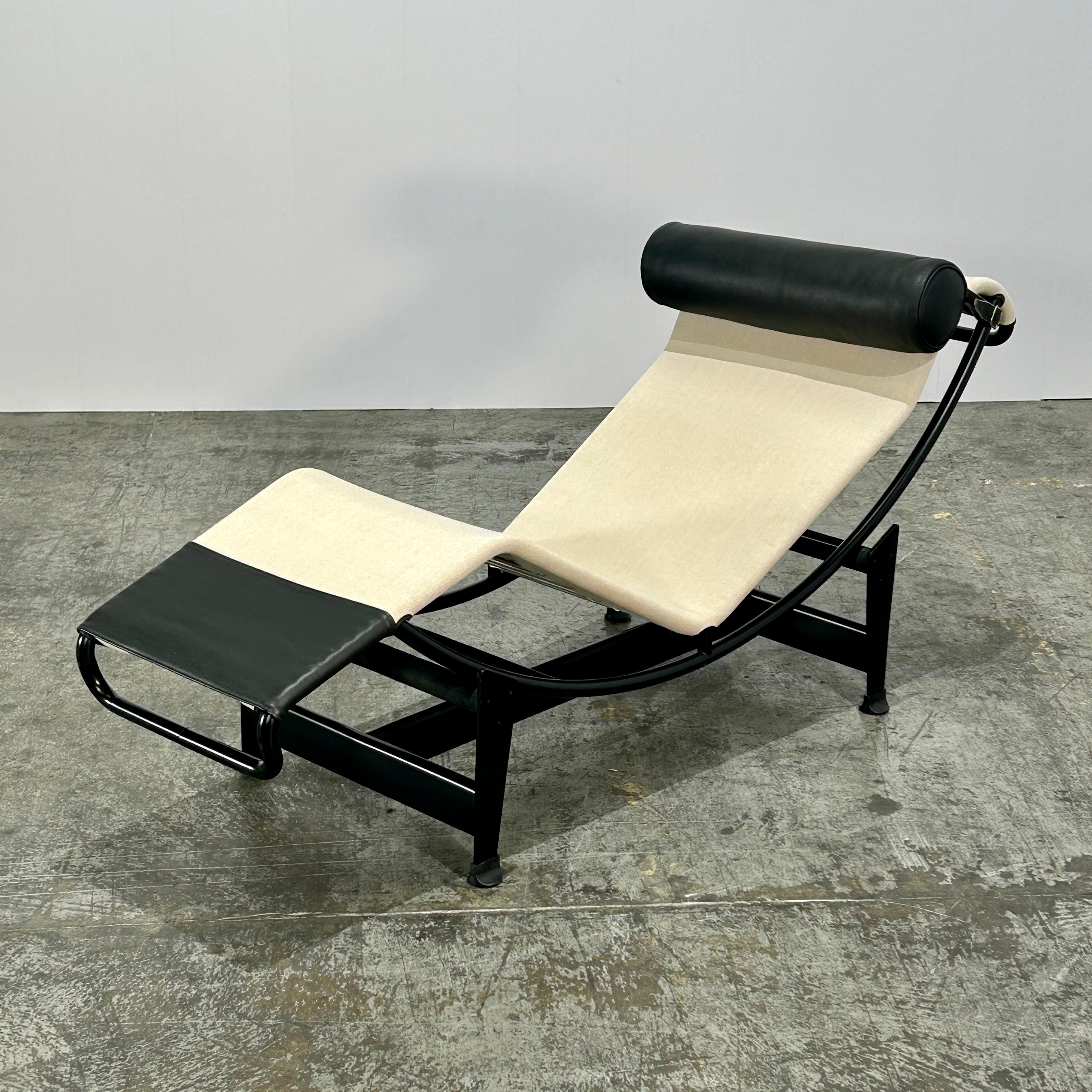 Cassina LC4 Chaise Longue by Le Corbusier, Pierre Jeanneret, Charlotte Perriand (21. Jahrhundert und zeitgenössisch) im Angebot
