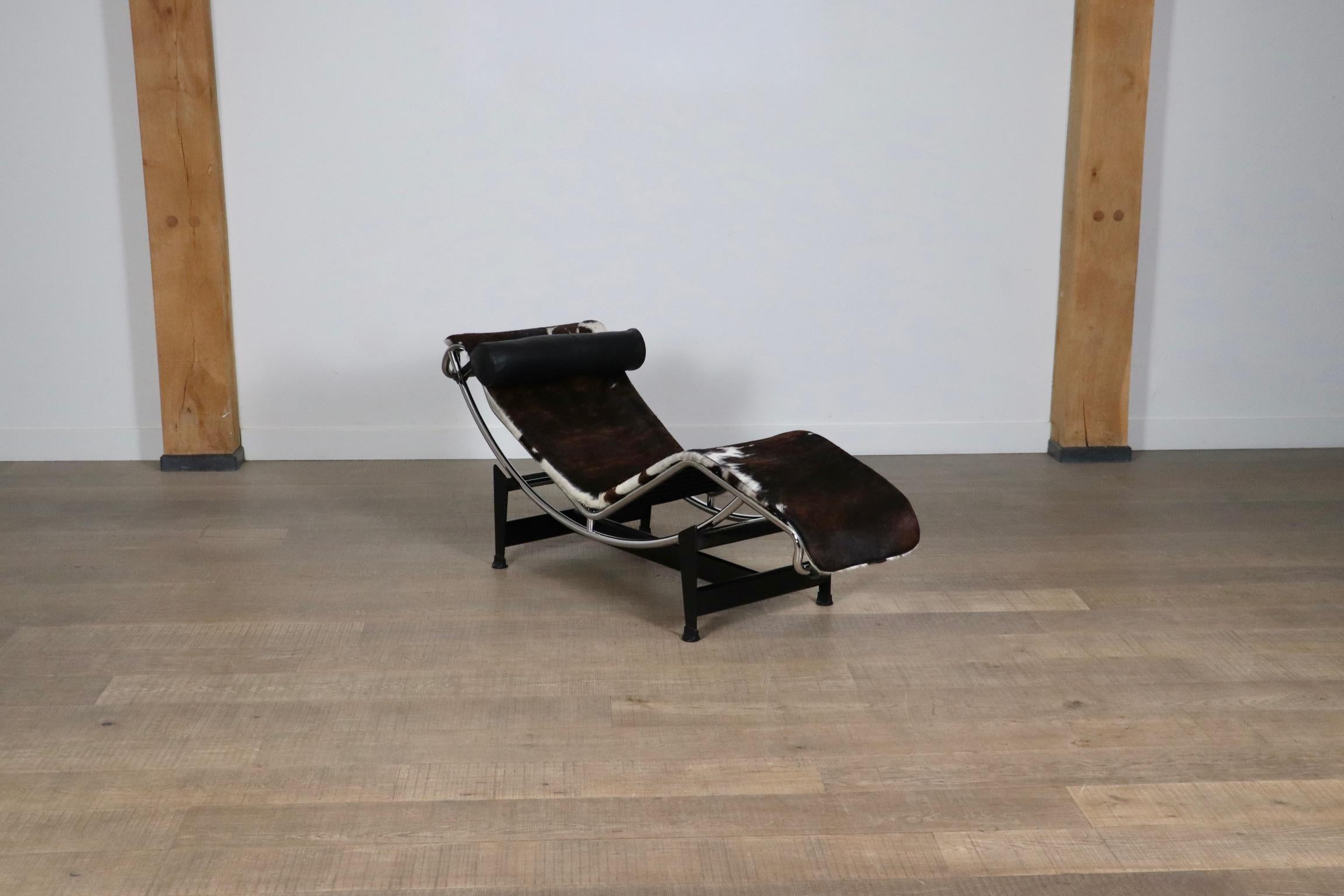 Metal Cassina LC4 Chaise Longue In brown Ponyskin By Le Corbusier, Charlotte Perriand For Sale