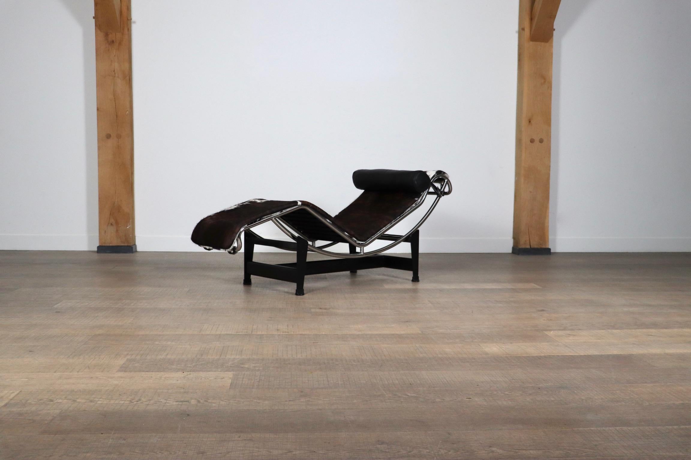 Cassina LC4 Chaise Longue In brown Ponyskin By Le Corbusier, Charlotte Perriand For Sale 2