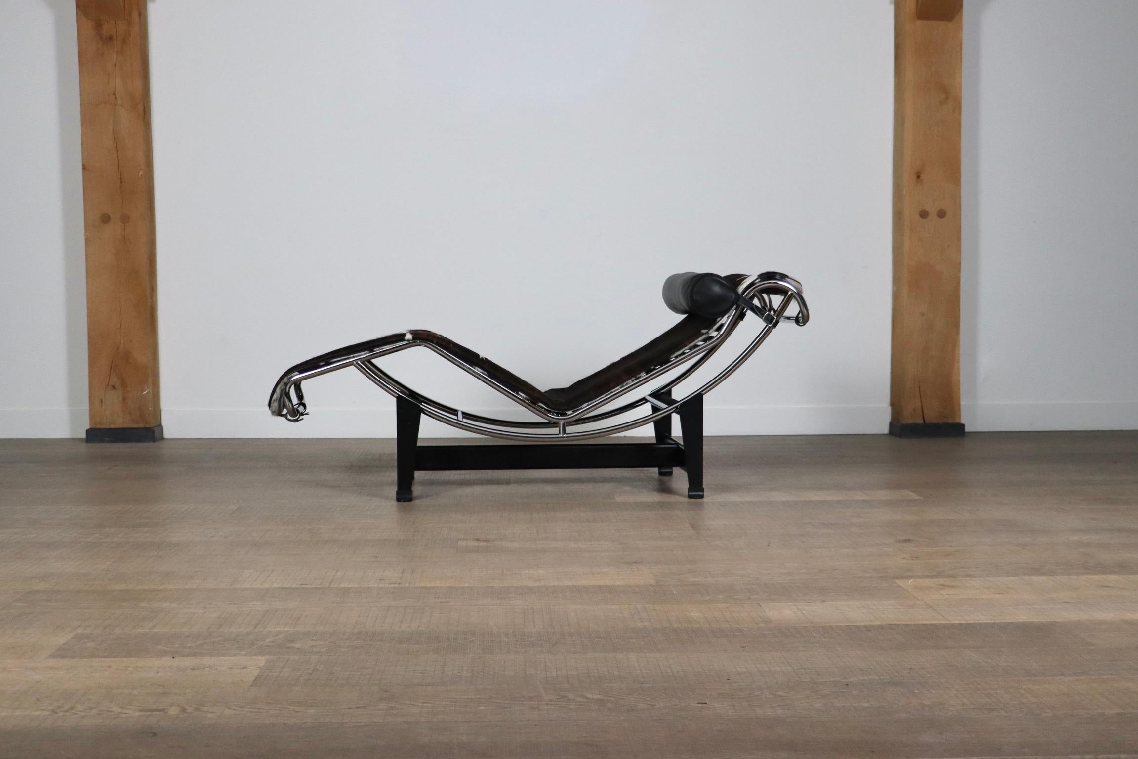 Cassina LC4 Chaise Longue In brown Ponyskin By Le Corbusier, Charlotte Perriand For Sale 2