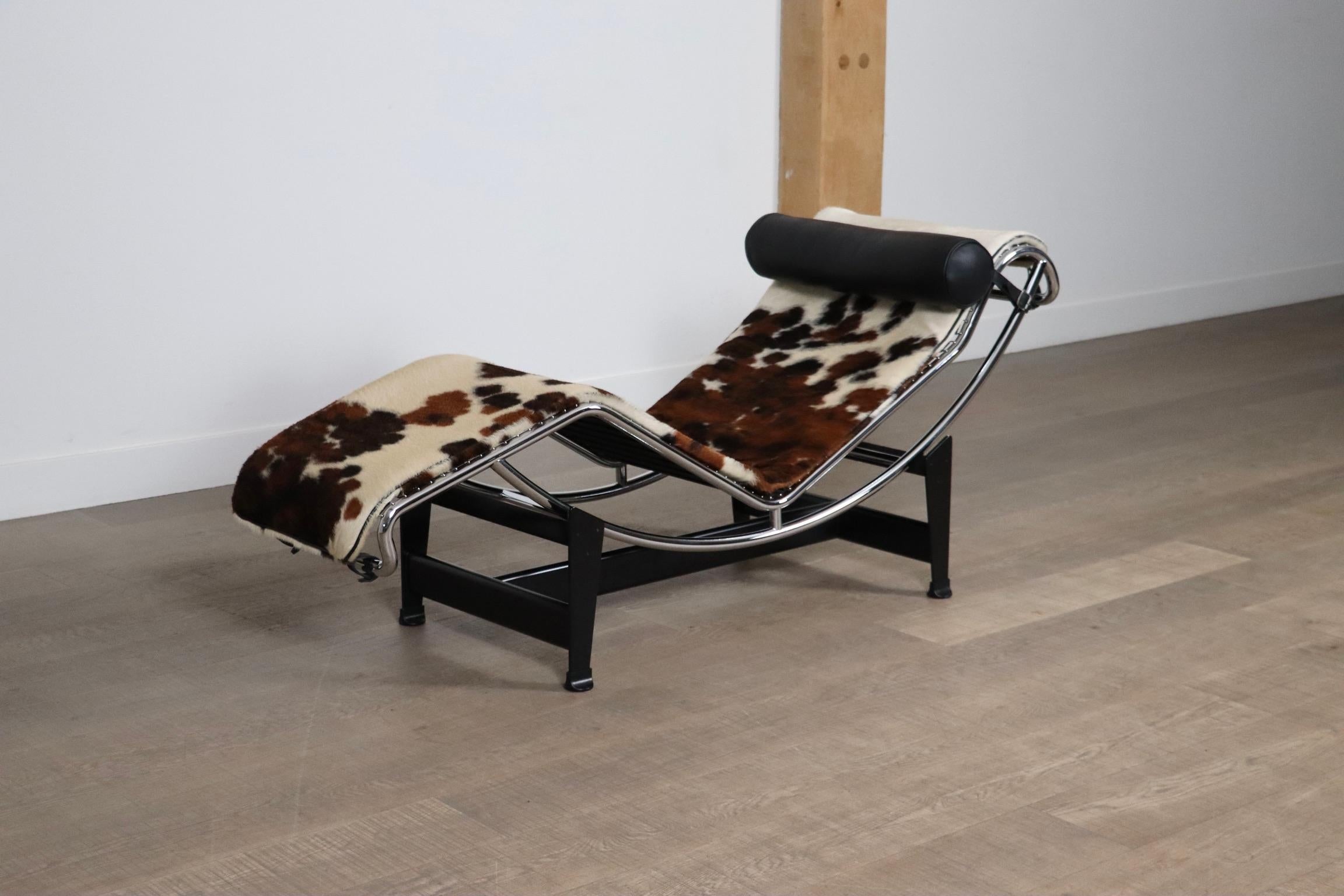 Cassina LC4 Chaise Longue In Ponyskin By Le Corbusier, Charlotte Perriand 5