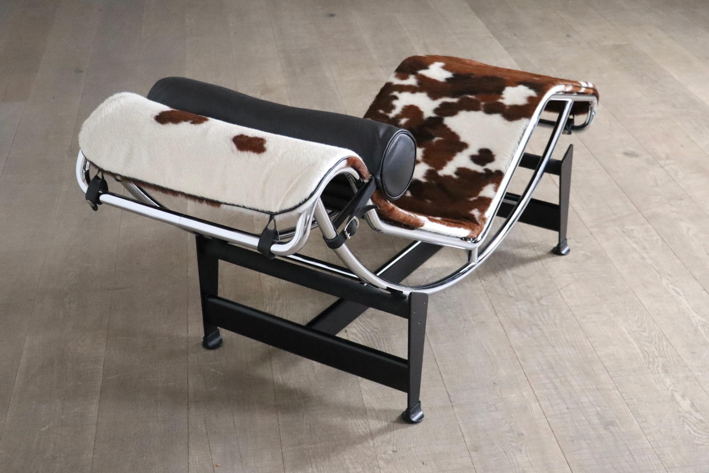 Cassina LC4 Chaise Longue In Ponyskin By Le Corbusier, Charlotte Perriand 5
